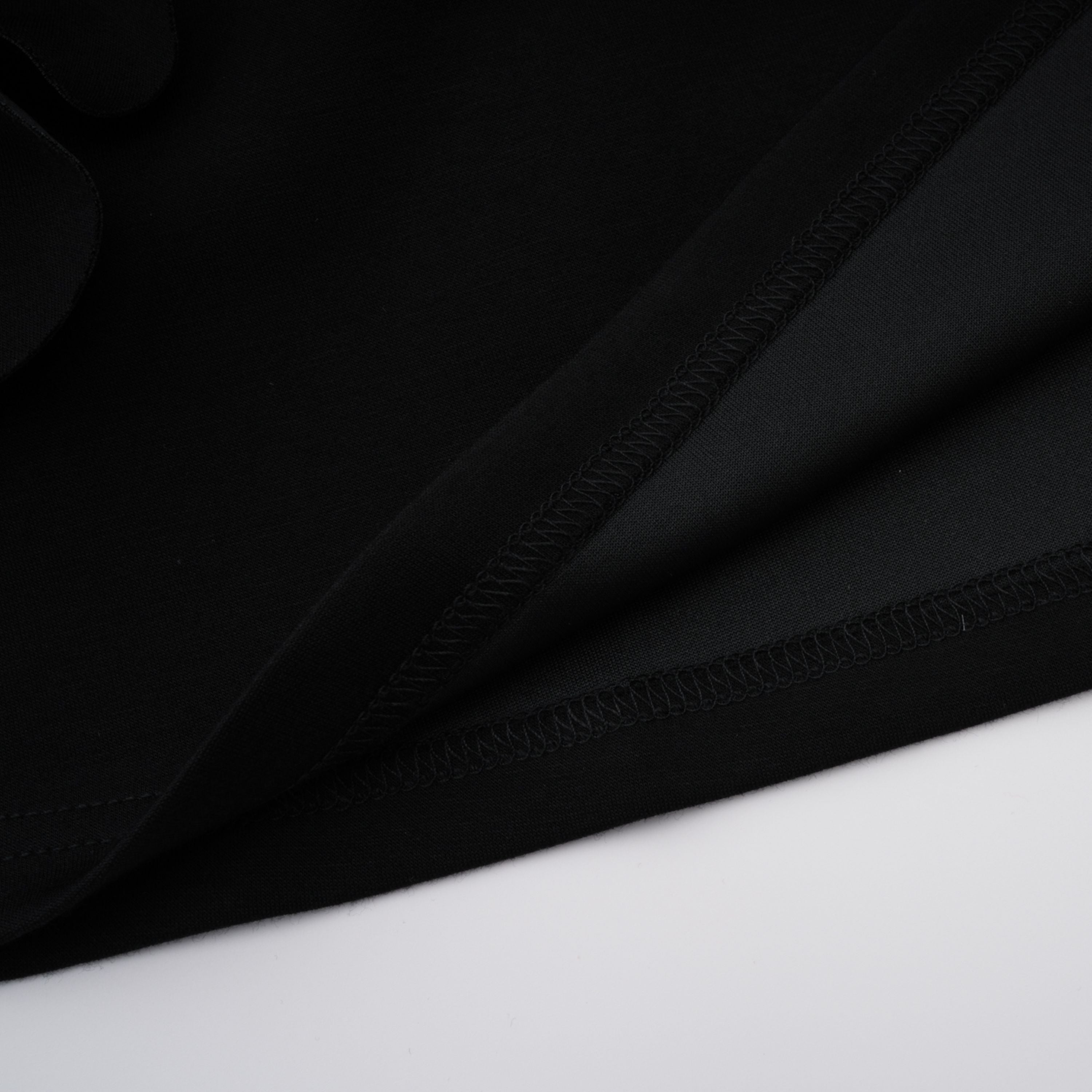 فستان طويل مزين بزخارف زهور وإكسسوارات سوداء من Isidora