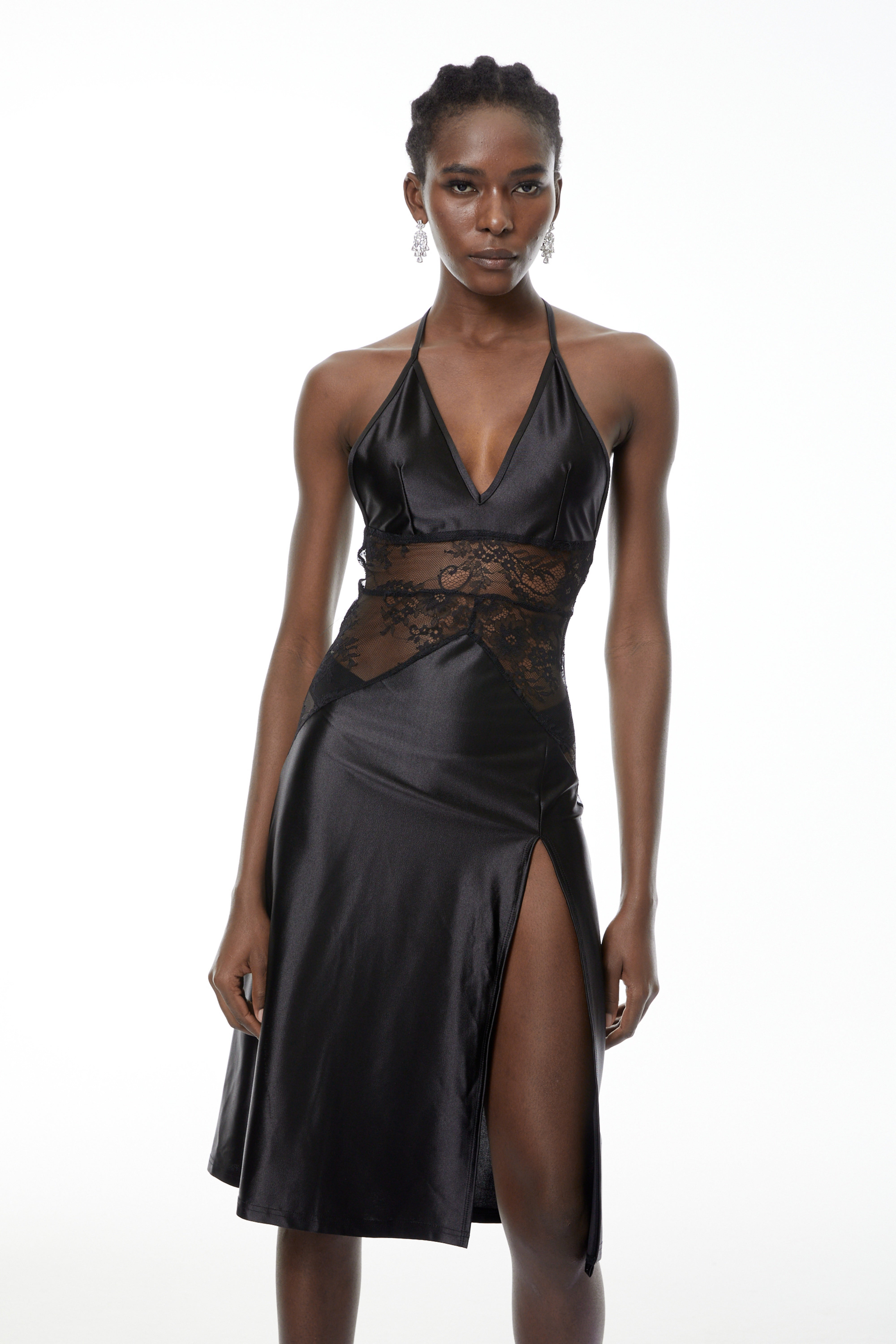 فستان ميدي من دنيسا بالدانتيل الأسود