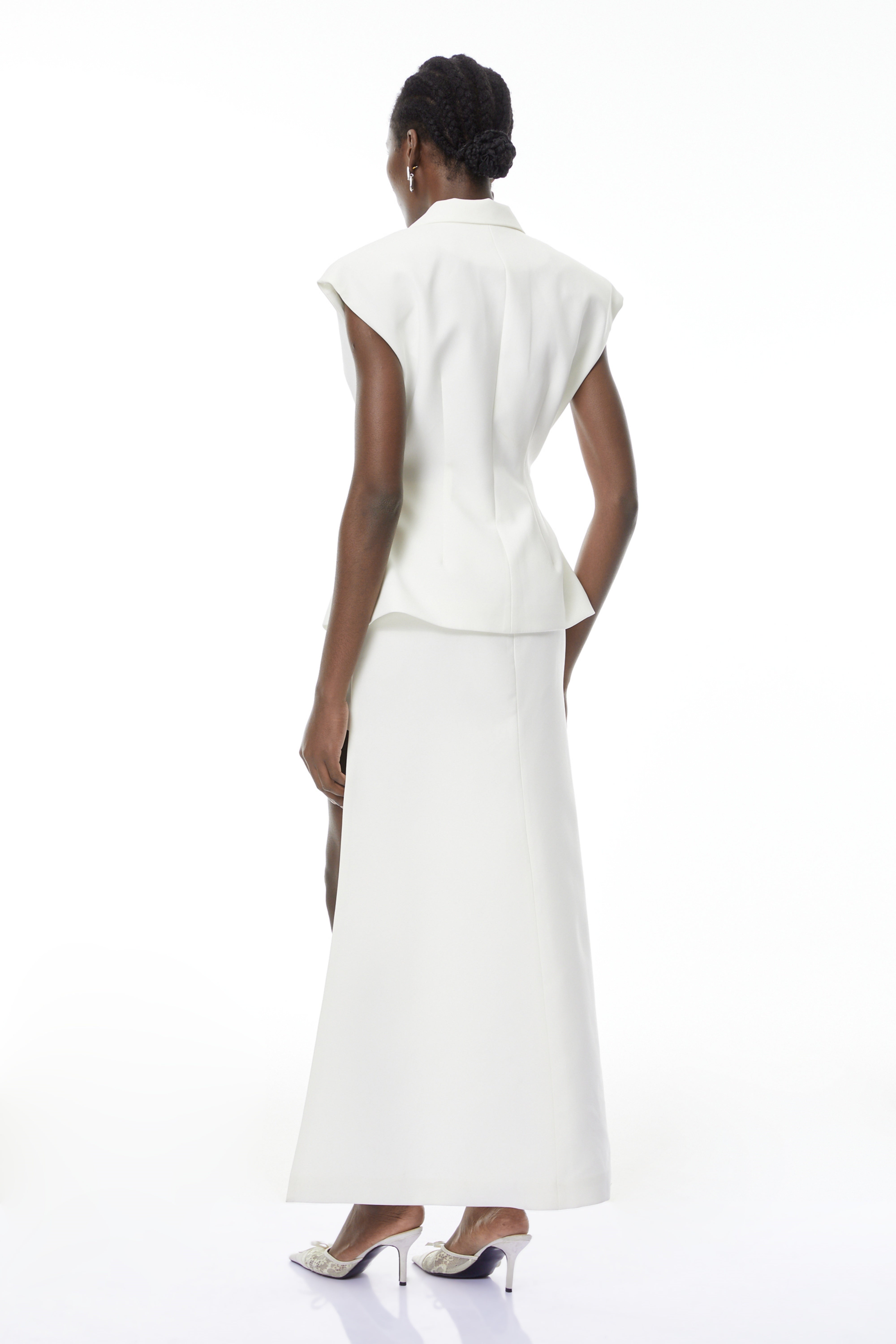 طقم بلوزة و تنورة غير متماثلة من غريس وايت