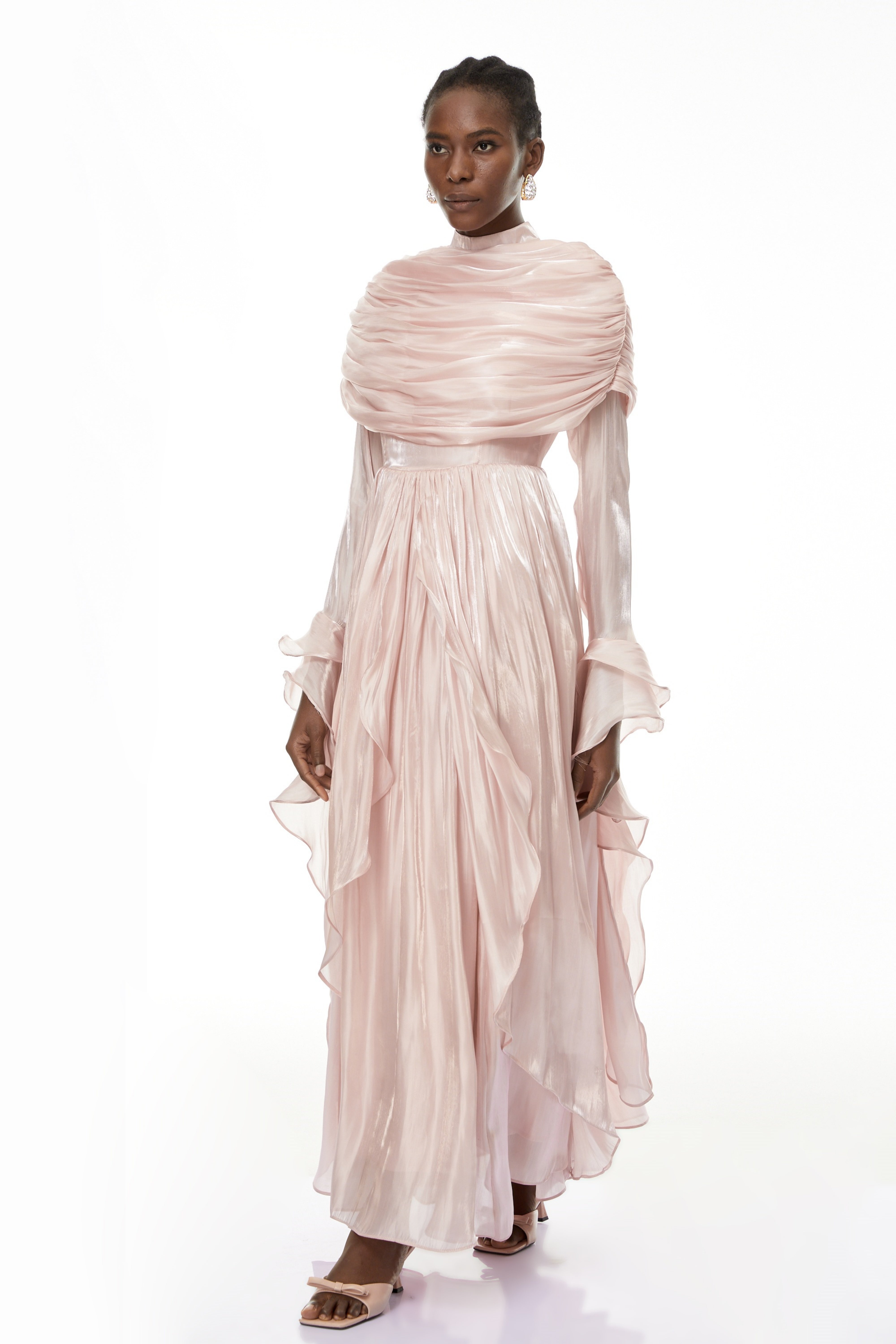 فستان ماكسي طويل بياقة مزركشة وكتفين مكشوفين من Gustave Pink