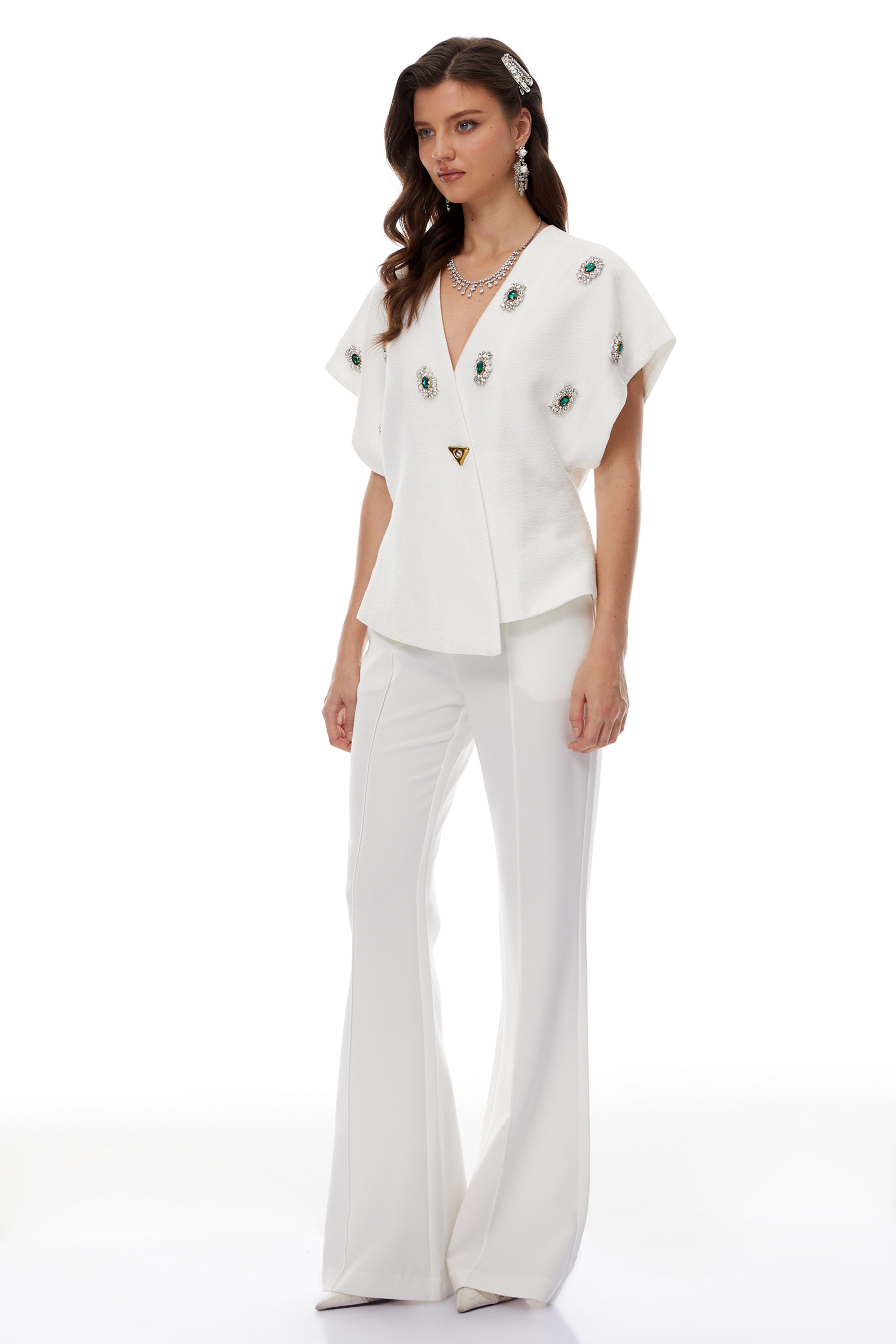 سترة غير متناظرة مزينة بالكريستال الأبيض من Ida