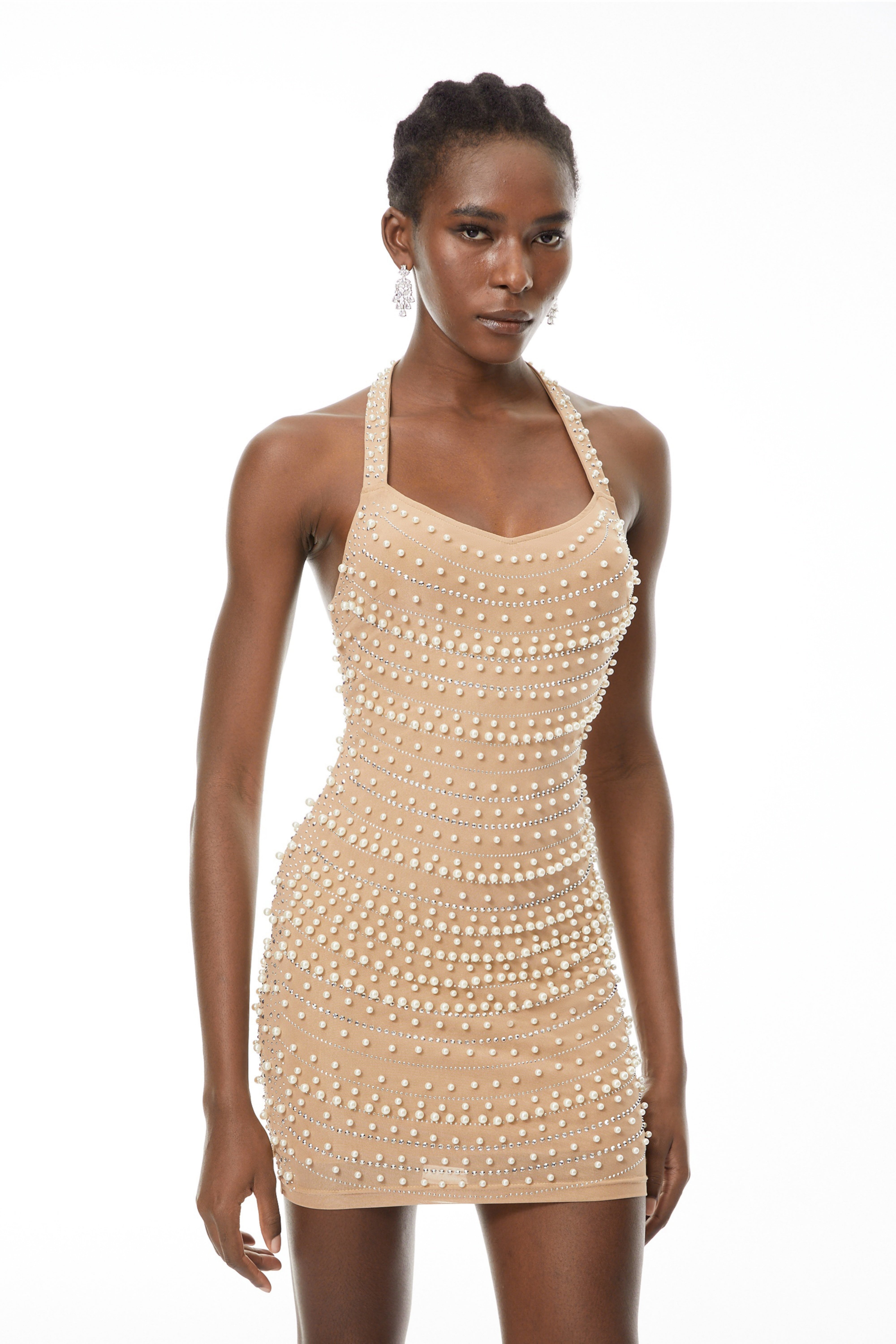 فستان قصير مزين بالشمبانيا من Larisa