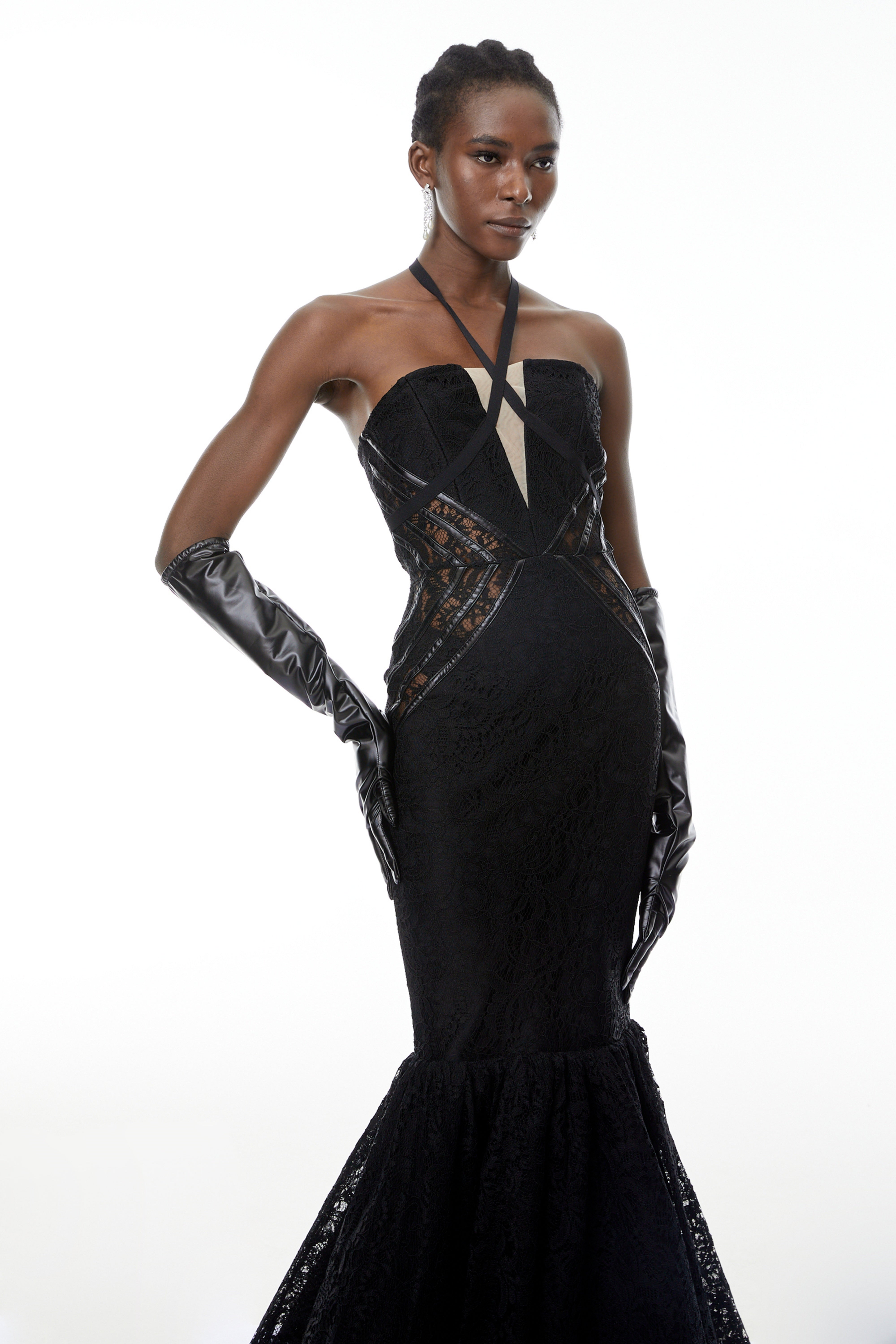 فستان طويل برقبة حورية البحر باللون الأسود من Letiția