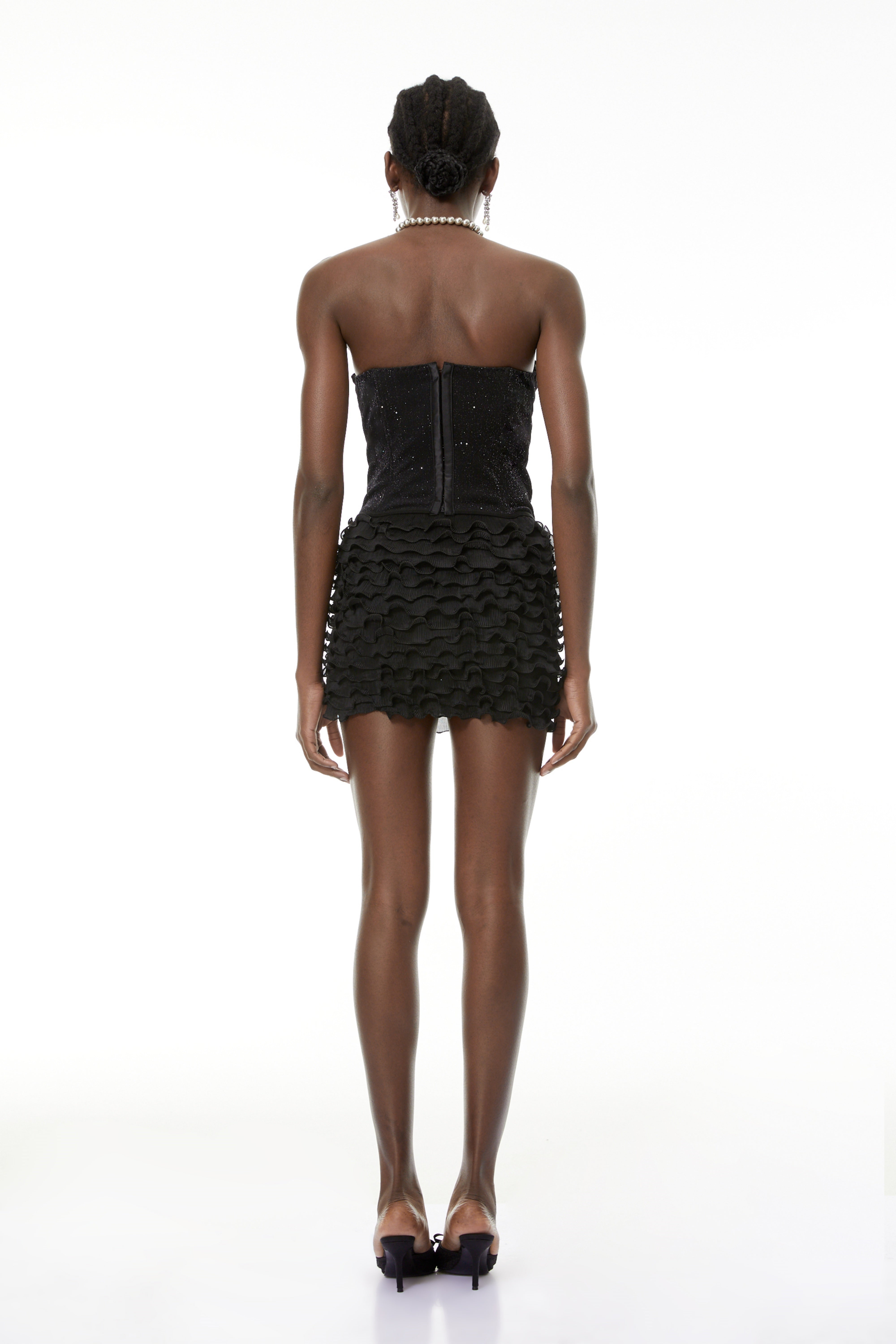 مجموعة بلوزة وتنورة من الدانتيل المزين بالترتر الأسود من Melanie Black