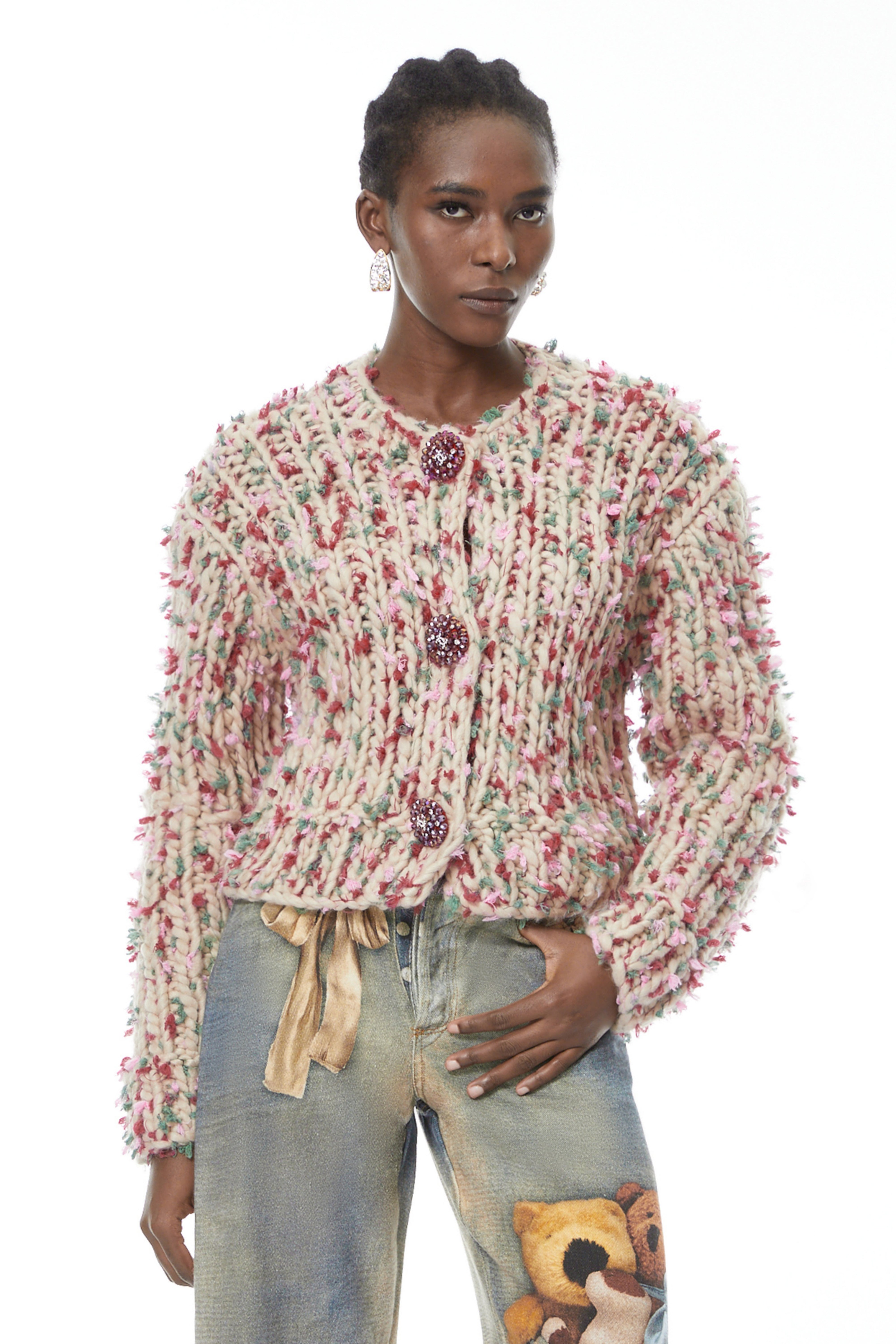 سترة ميليساند المحبوكة بزخارف نباتية محايدة