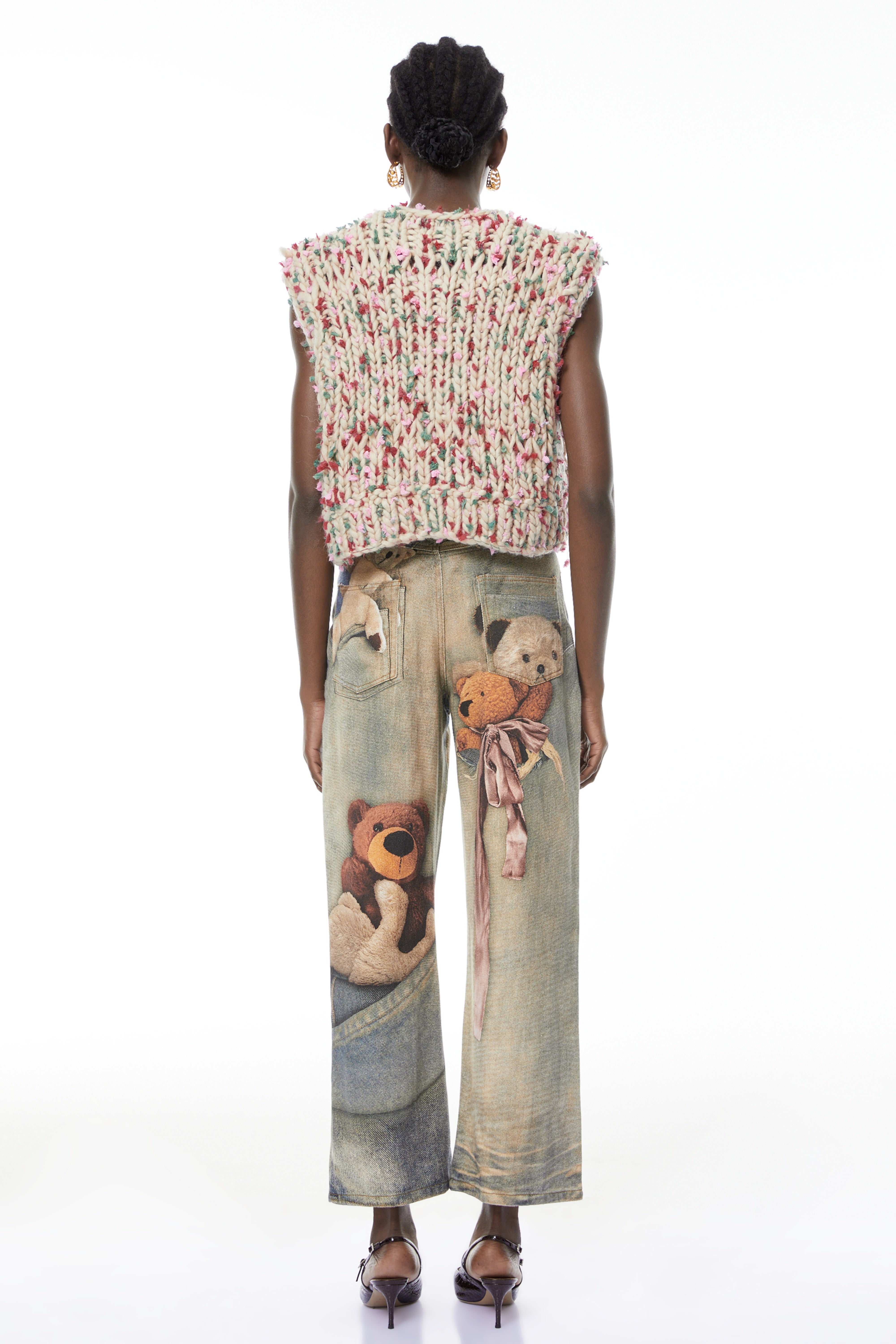 سترة صوفية مزينة بنقوش زهور محايدة من ميليساند