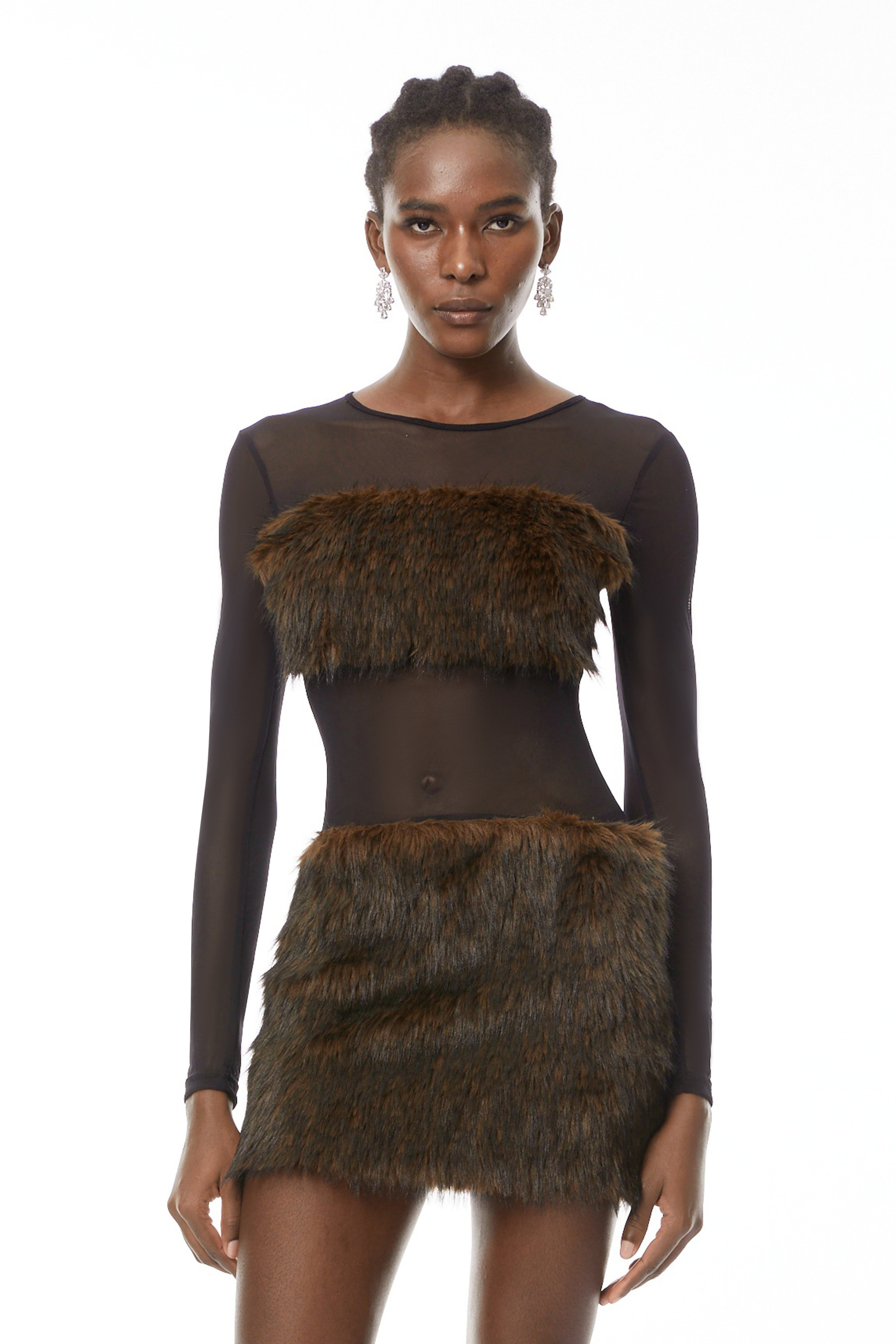 فستان قصير من بالوما براون بقطع من الفرو الصناعي