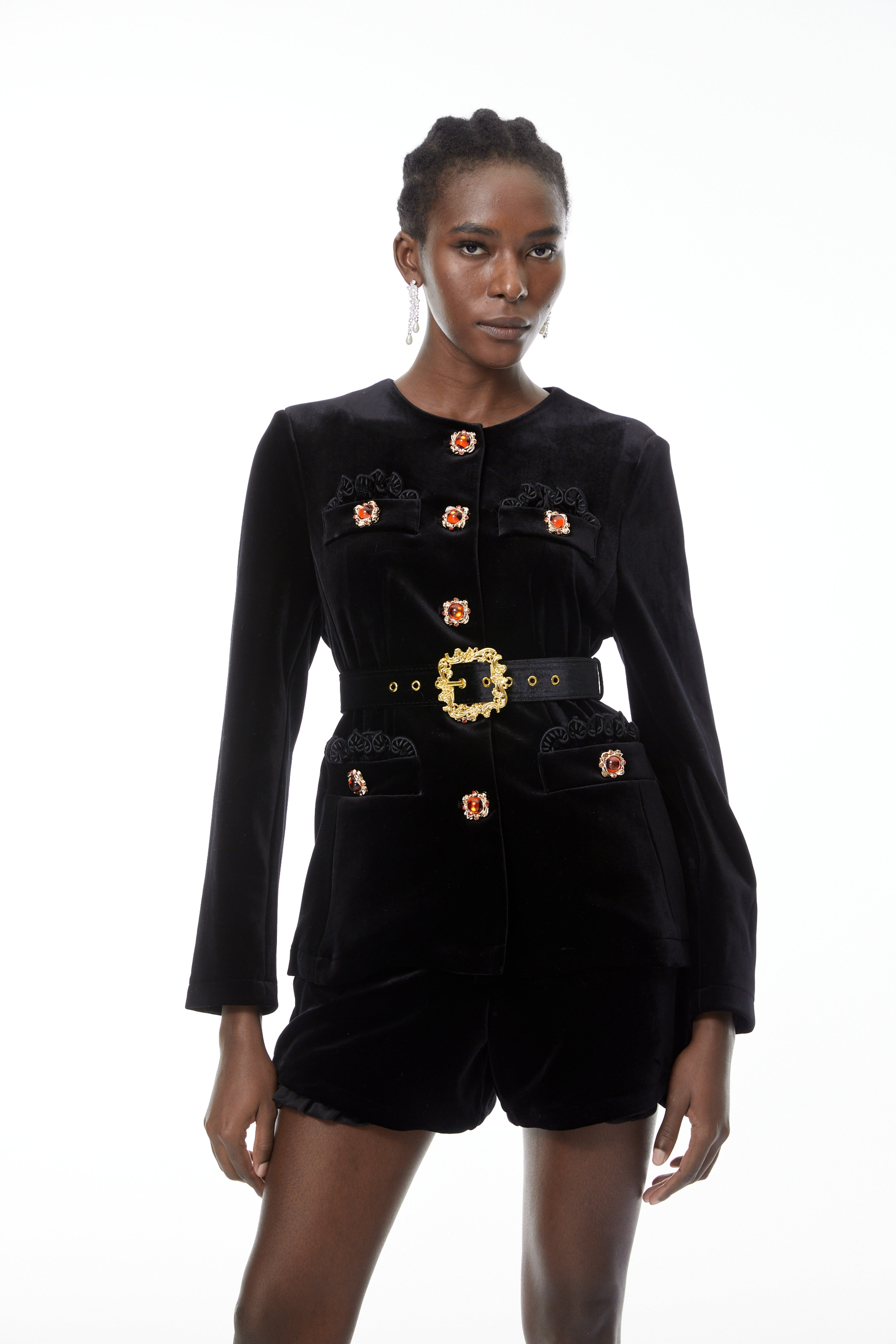 طقم سترة وشورت من المخمل المزين باللون الأسود من Reese