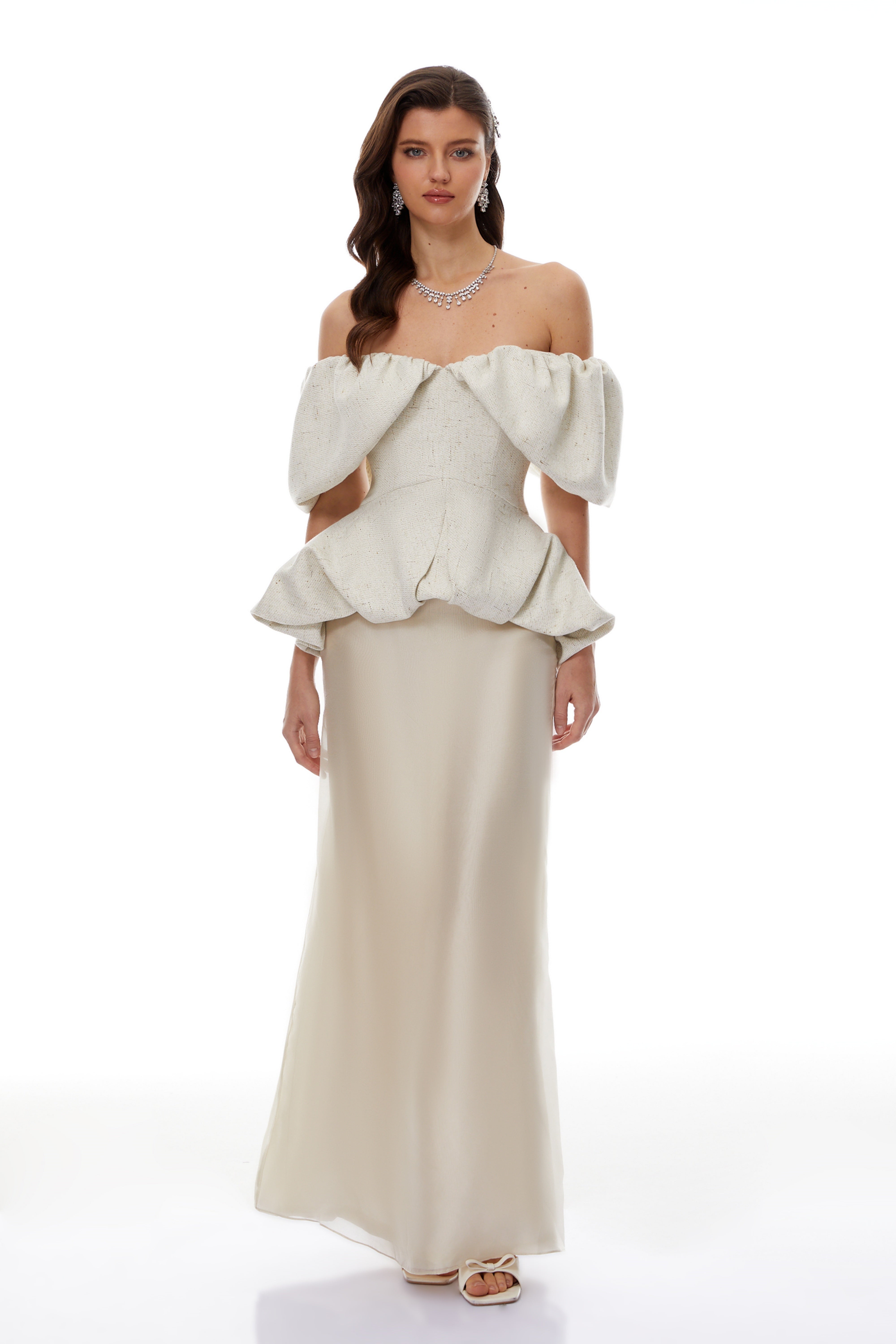 طقم من بلوزة و تنورة بيضاء من Sabine White Bubble Ruched