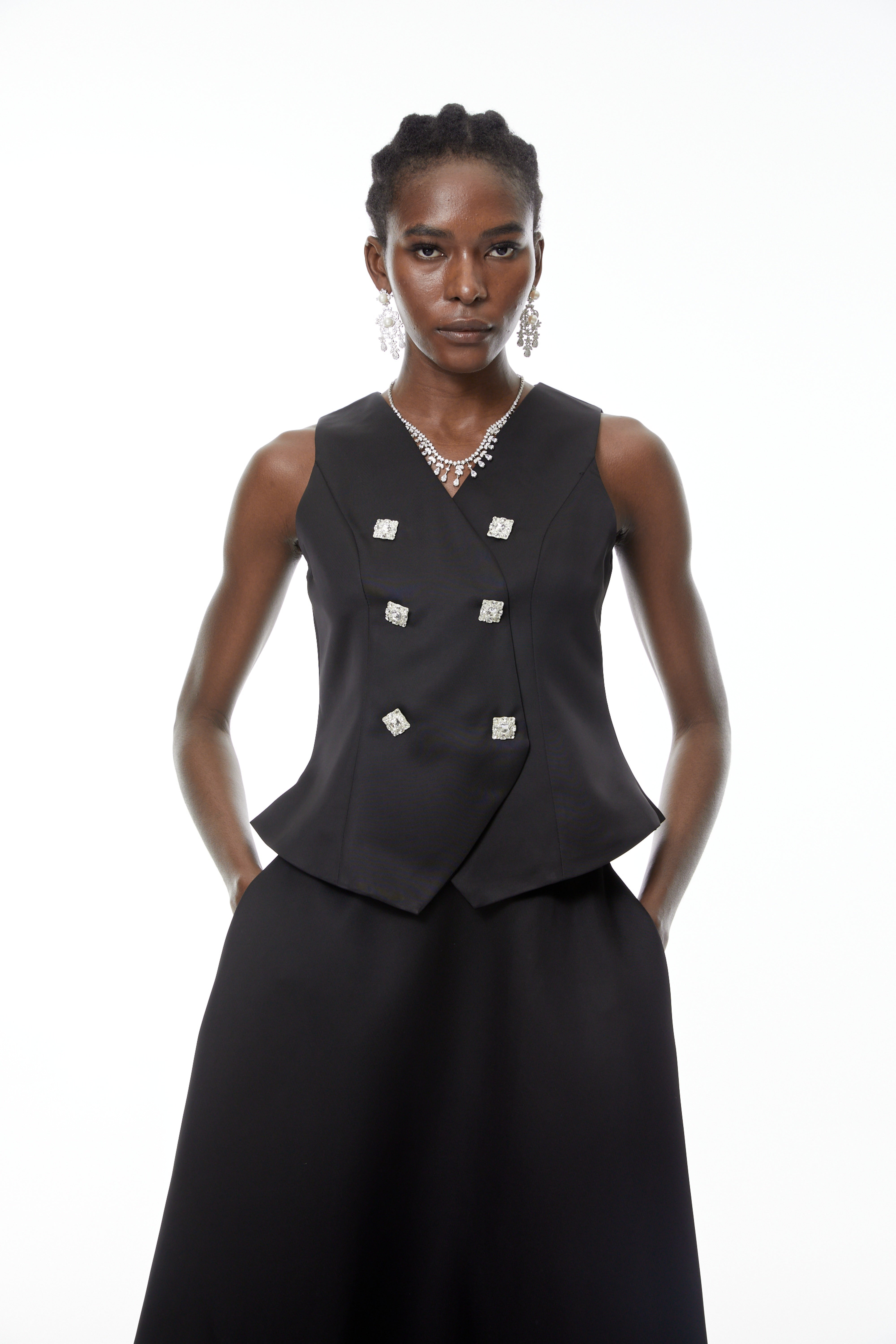 طقم بلوزة وتنورة مزينة باللون الأسود من Wilhelmine