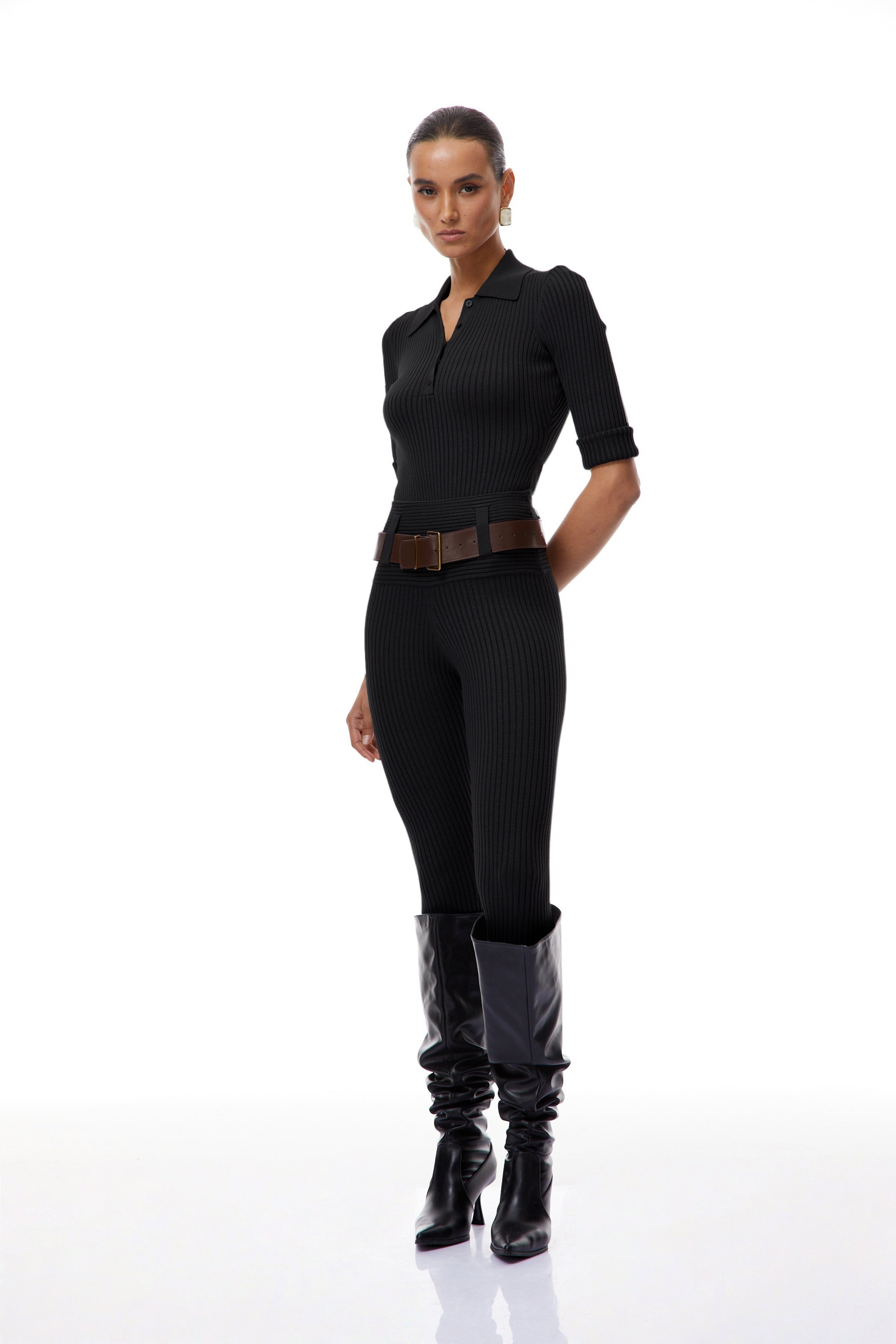 طقم بذلة و بنطال من النسيج المحبوك المضلع باللون الأسود من كلير