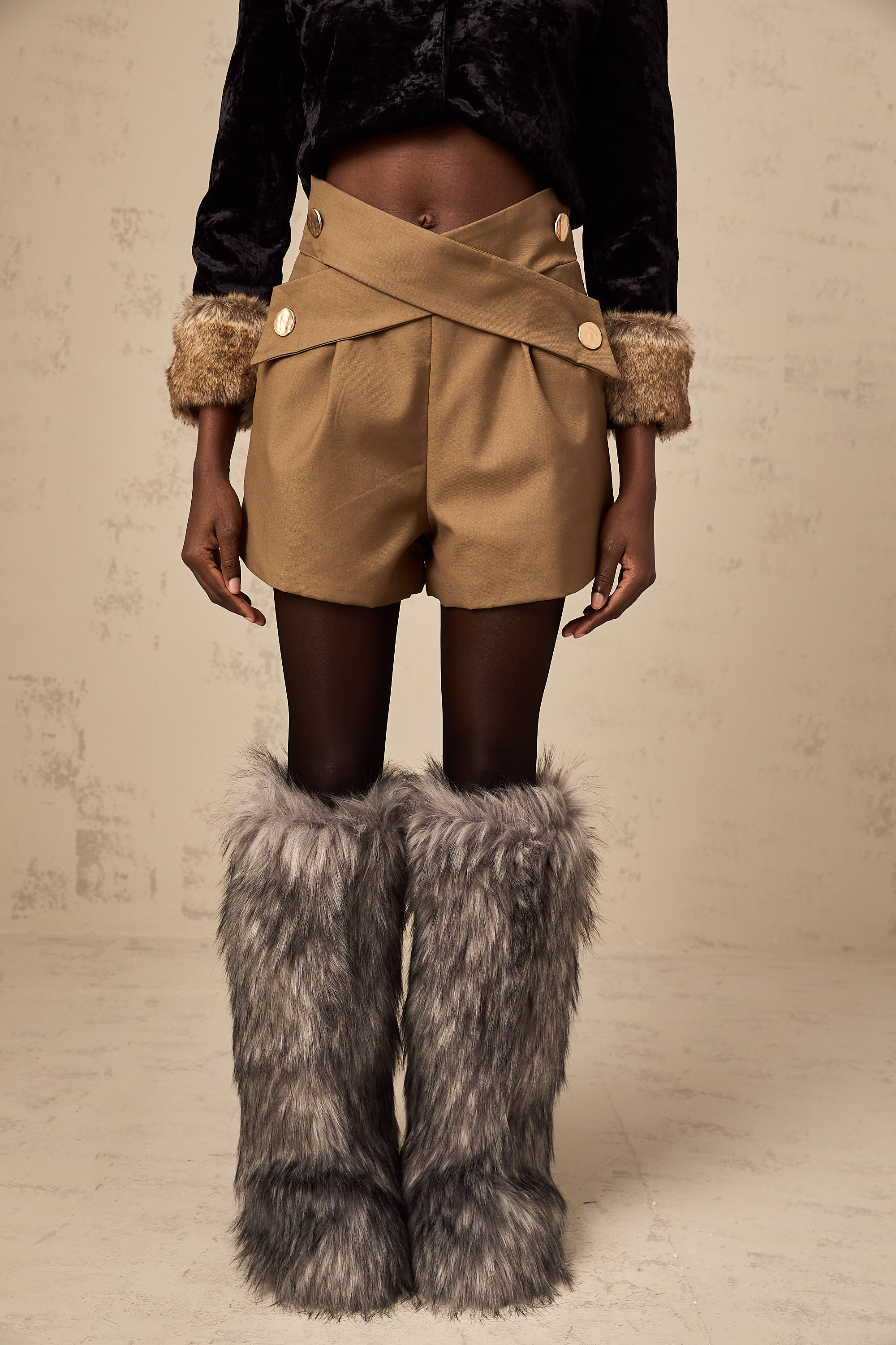 شورتات بتصميم كروس أوفر باللون الكاكي (بيع نهائي)