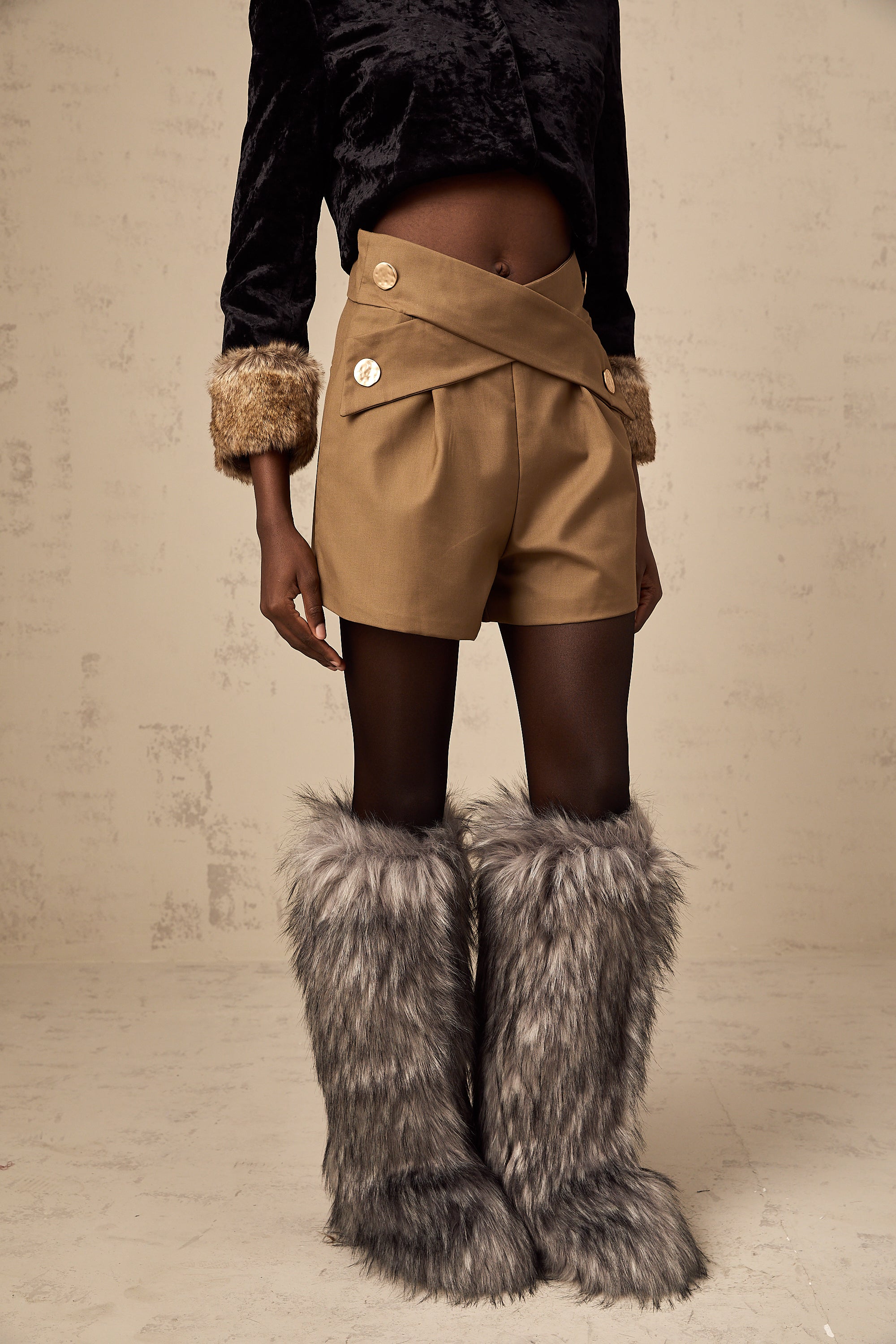 شورتات بتصميم كروس أوفر باللون الكاكي (بيع نهائي)