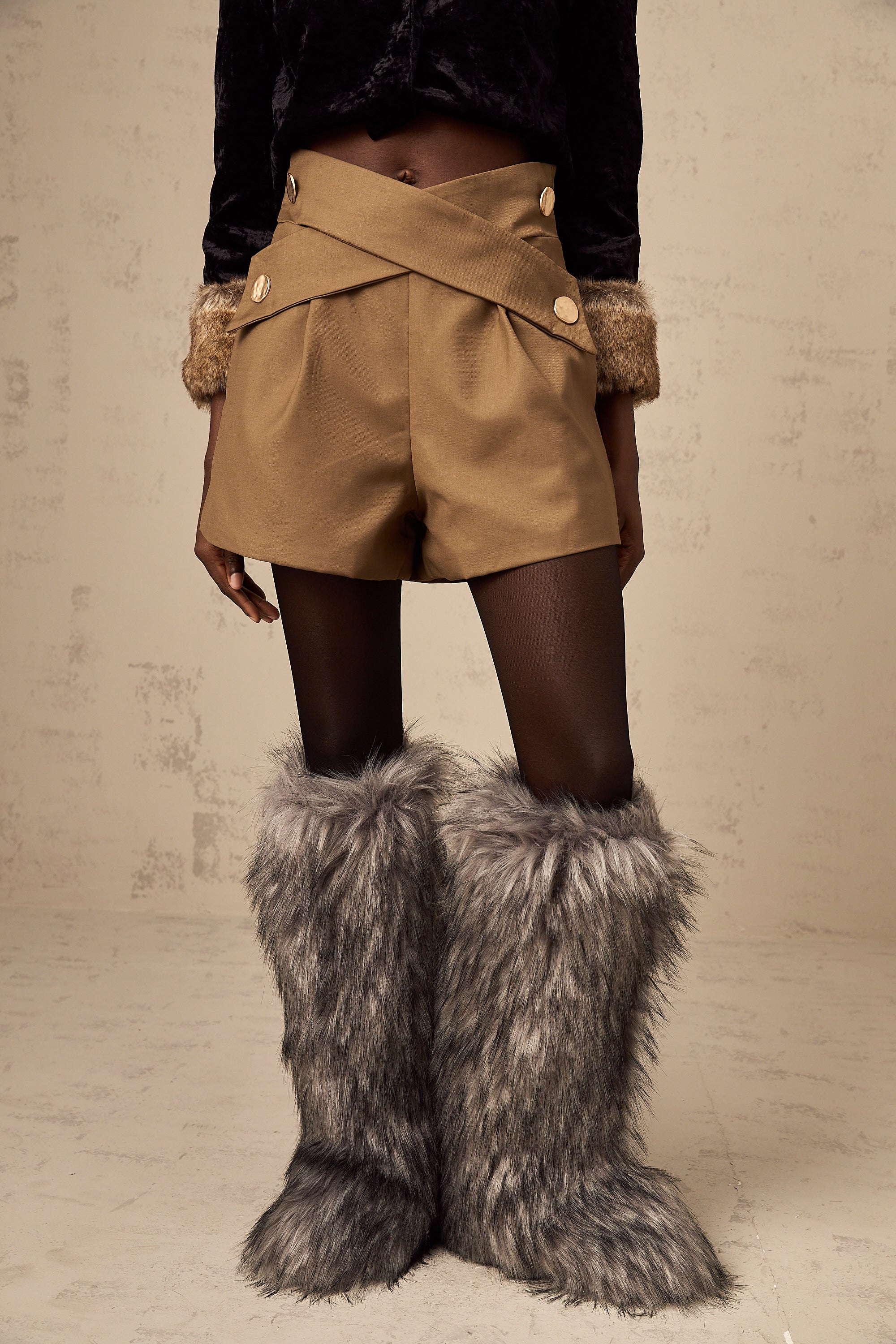 شورتات بتصميم كروس أوفر باللون الكاكي (بيع نهائي)