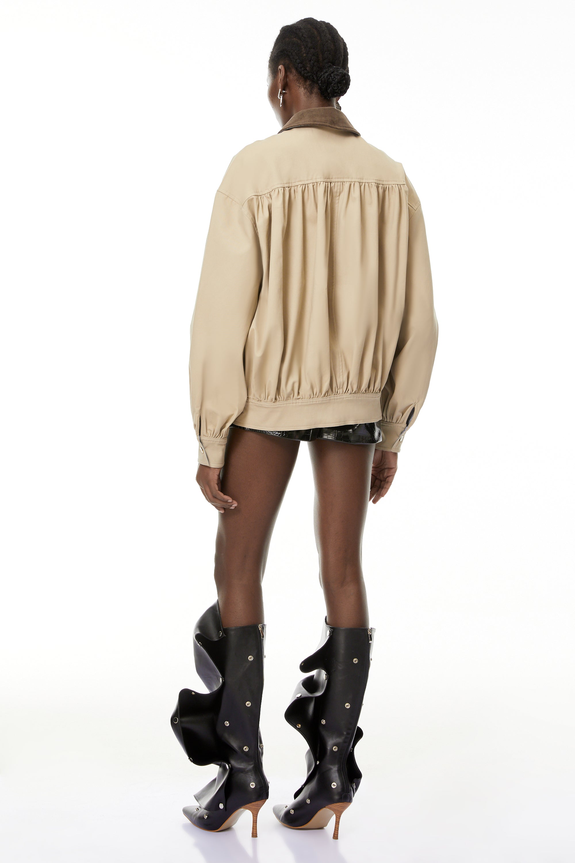 سترة بومبر من القطيفة بلون محايد من Alessa