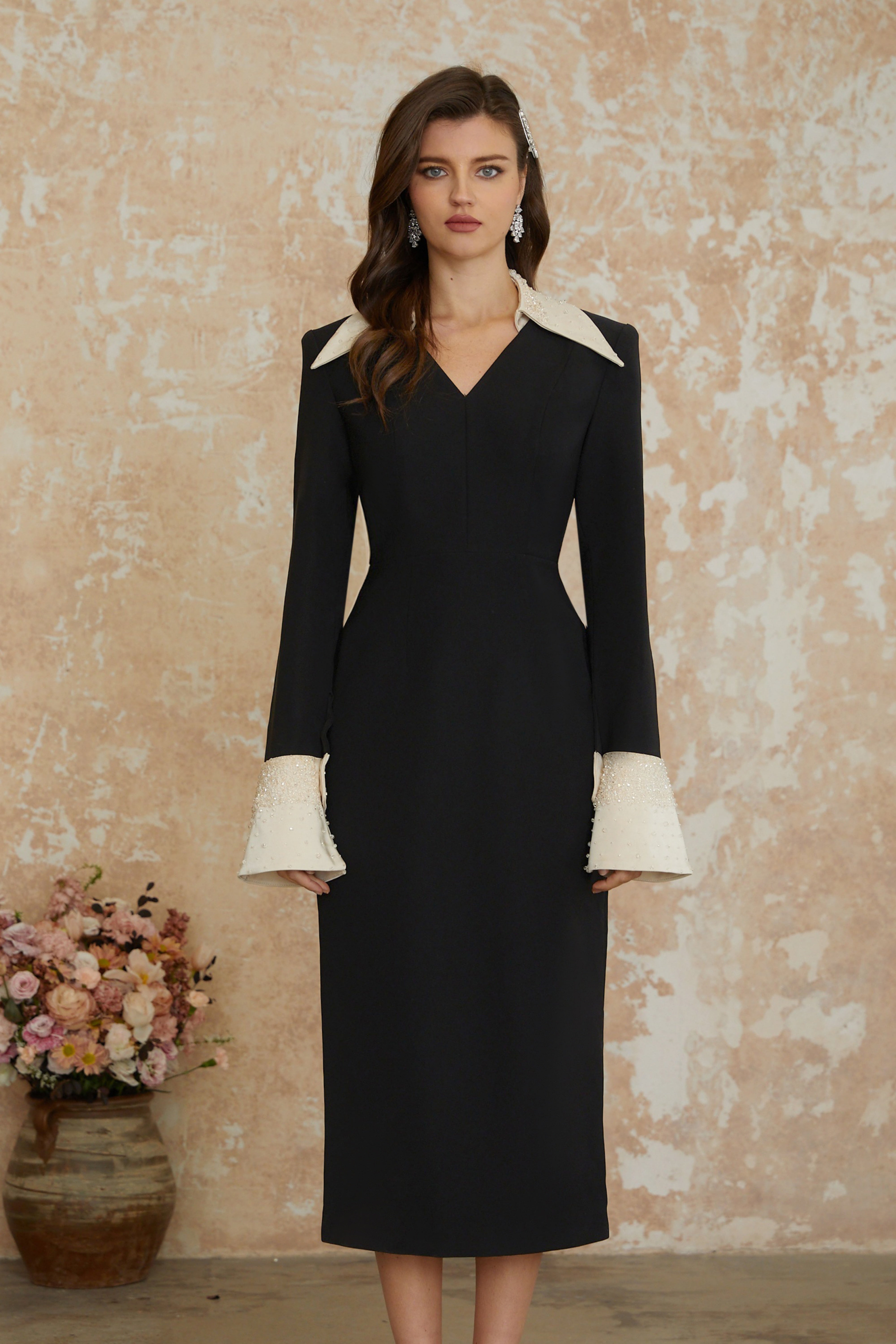 فستان ميدي كورسيه مزين باللون الأسود من Aina