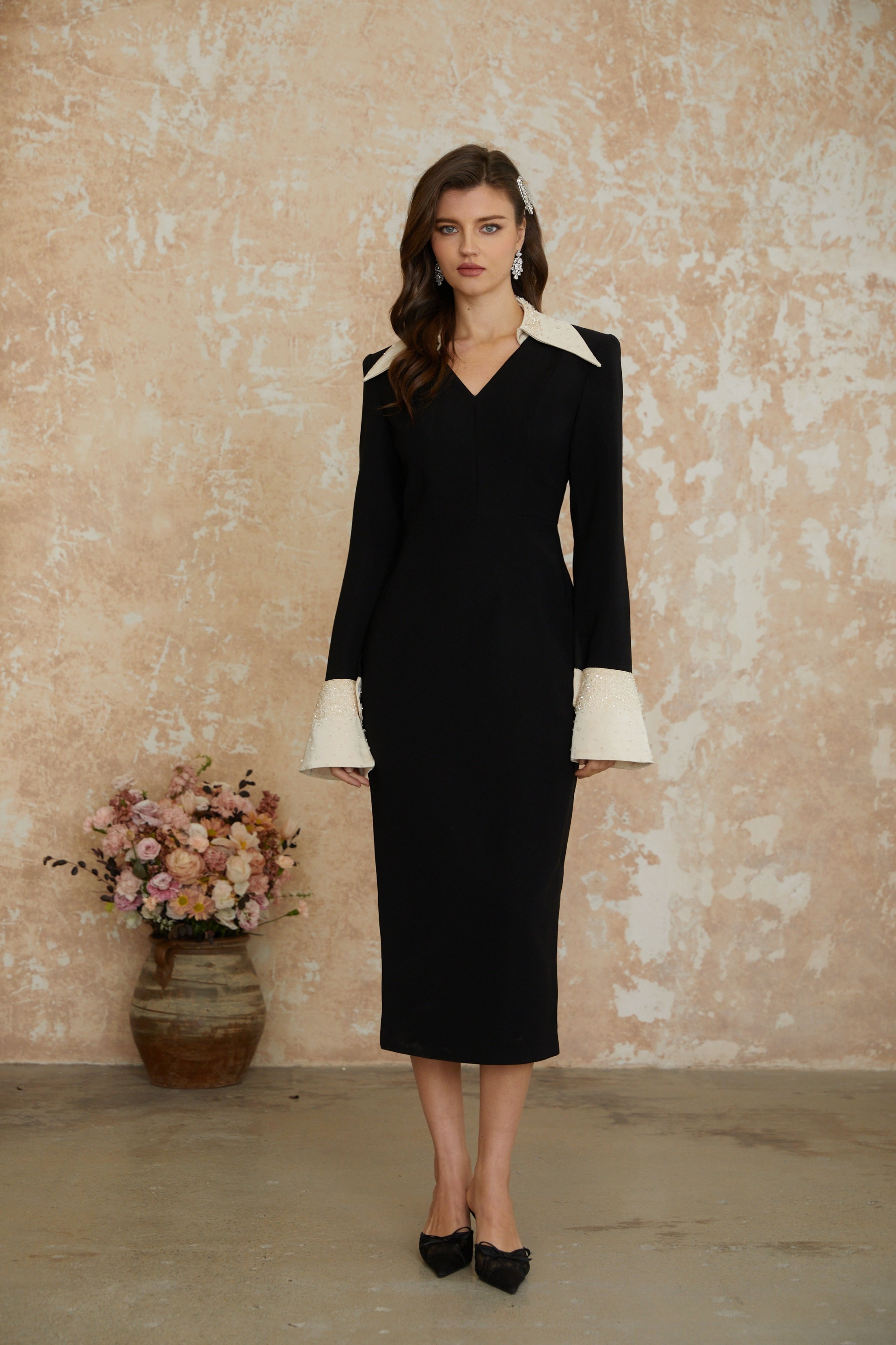 فستان ميدي كورسيه مزين باللون الأسود من Aina