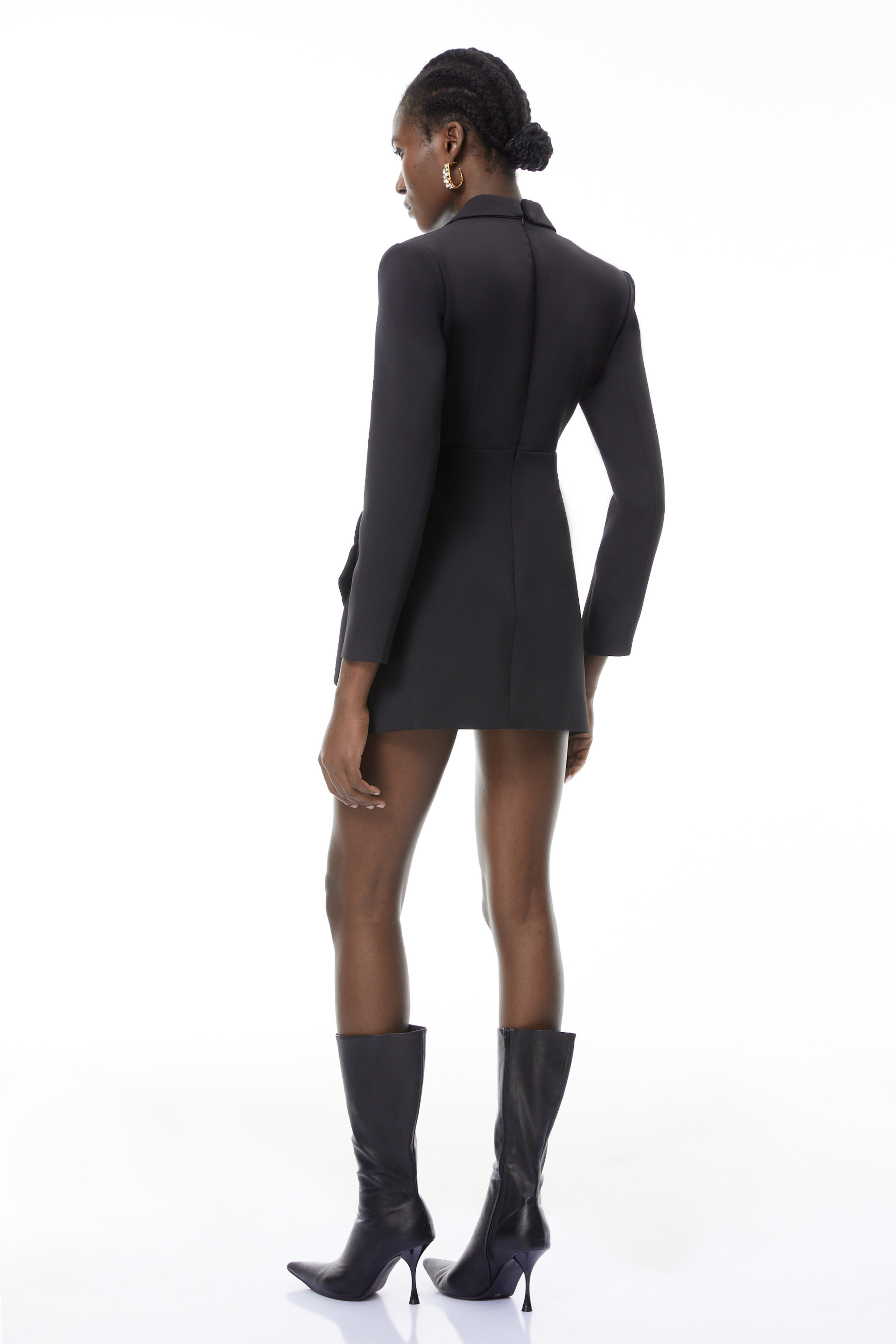 فستان قصير بليزر مزين باللون الأسود من أميليا