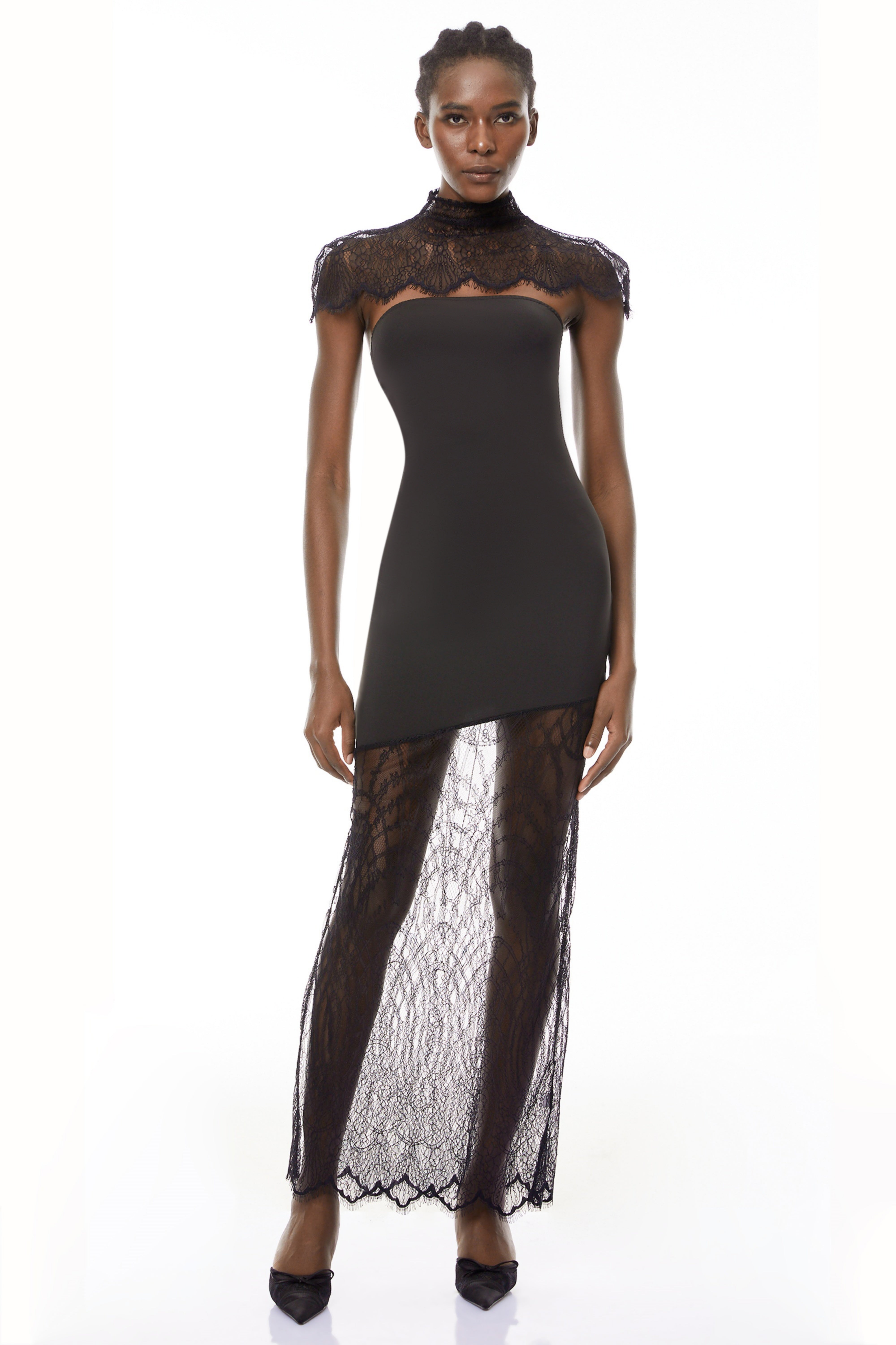 طقم شال ورداء من الدانتيل الأسود المزين بالزهور من Arianna