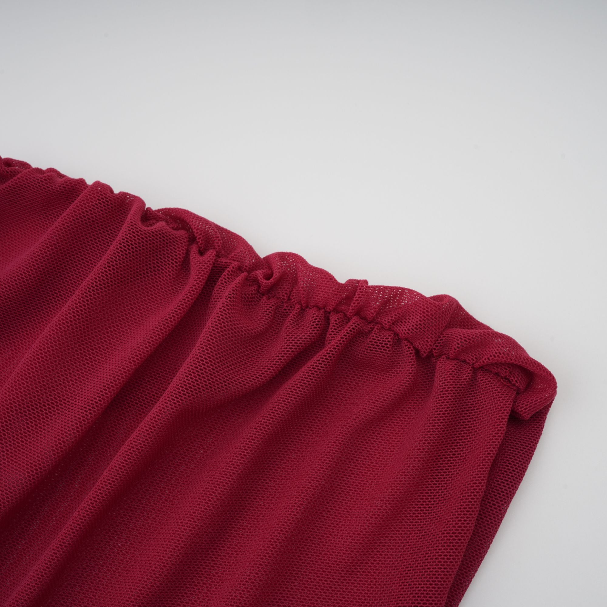 فستان طويل غير متماثل من الشبك المكشكش باللون الأحمر من Sylphe