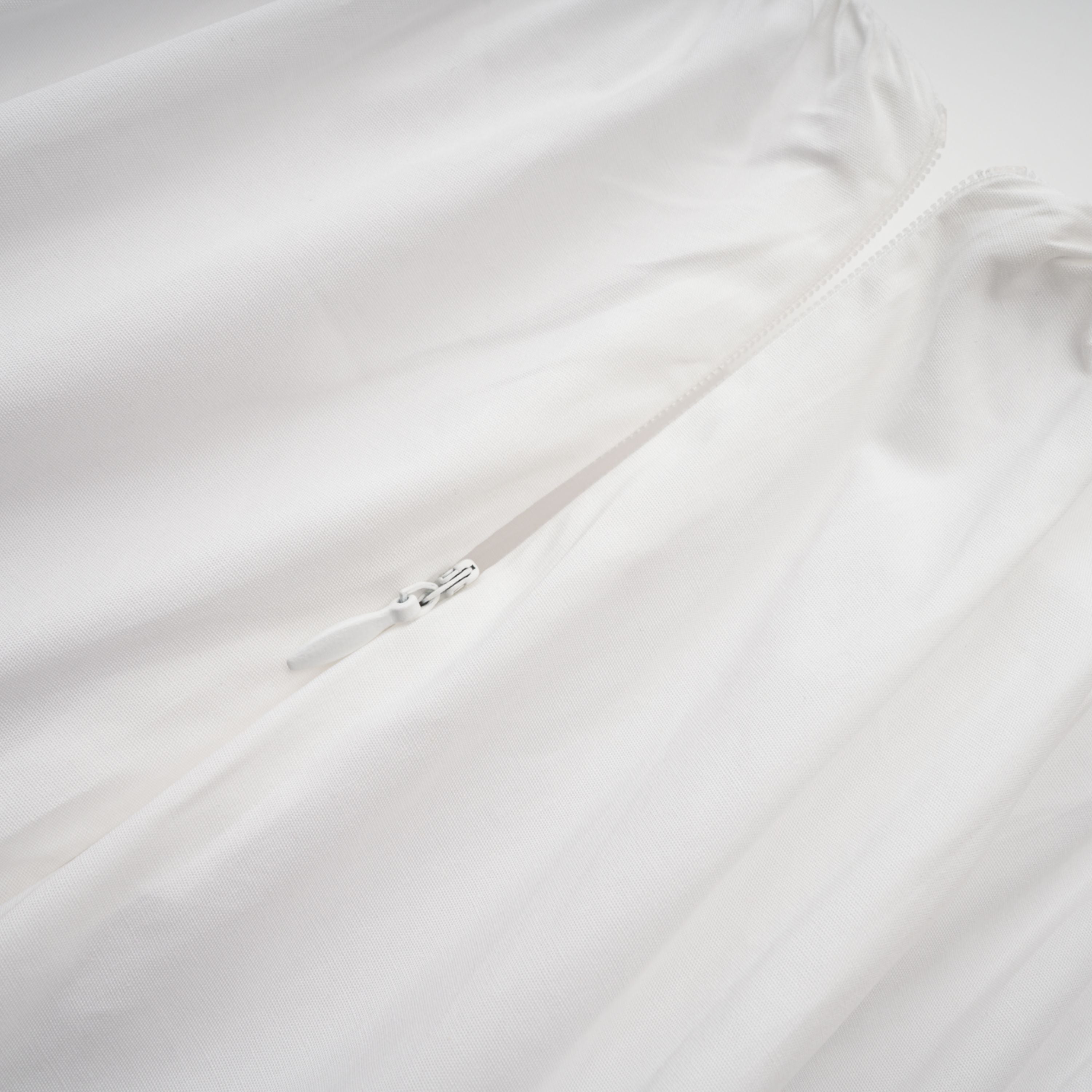 طقم قميص وتنورة كاترينا أبيض مزركش