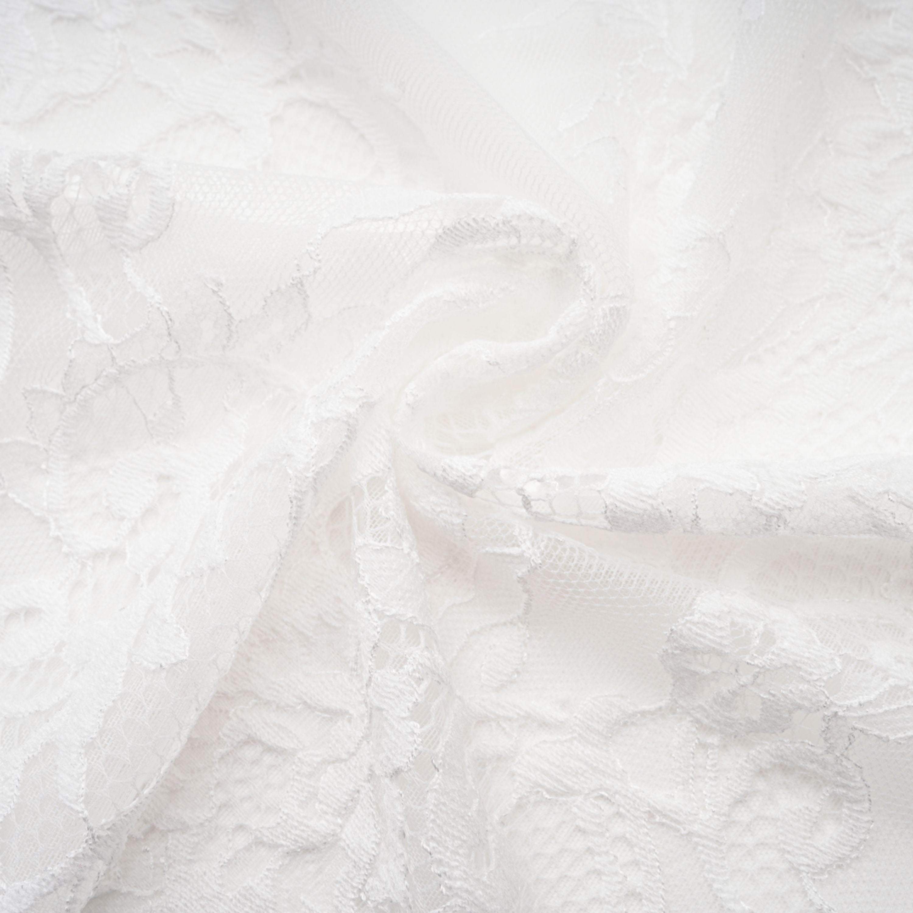 مجموعة فستان وتنورة من الدانتيل الأبيض المزين بالزهور من Margherita