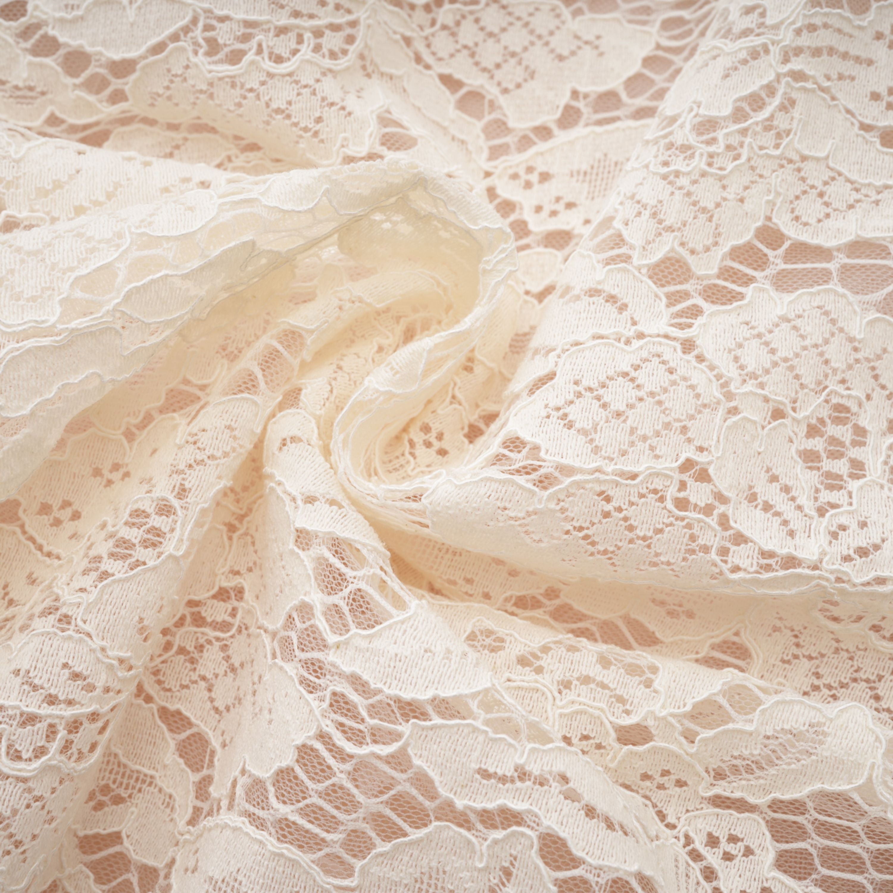 فستان طويل من الدانتيل باللون العاجي من Oliana