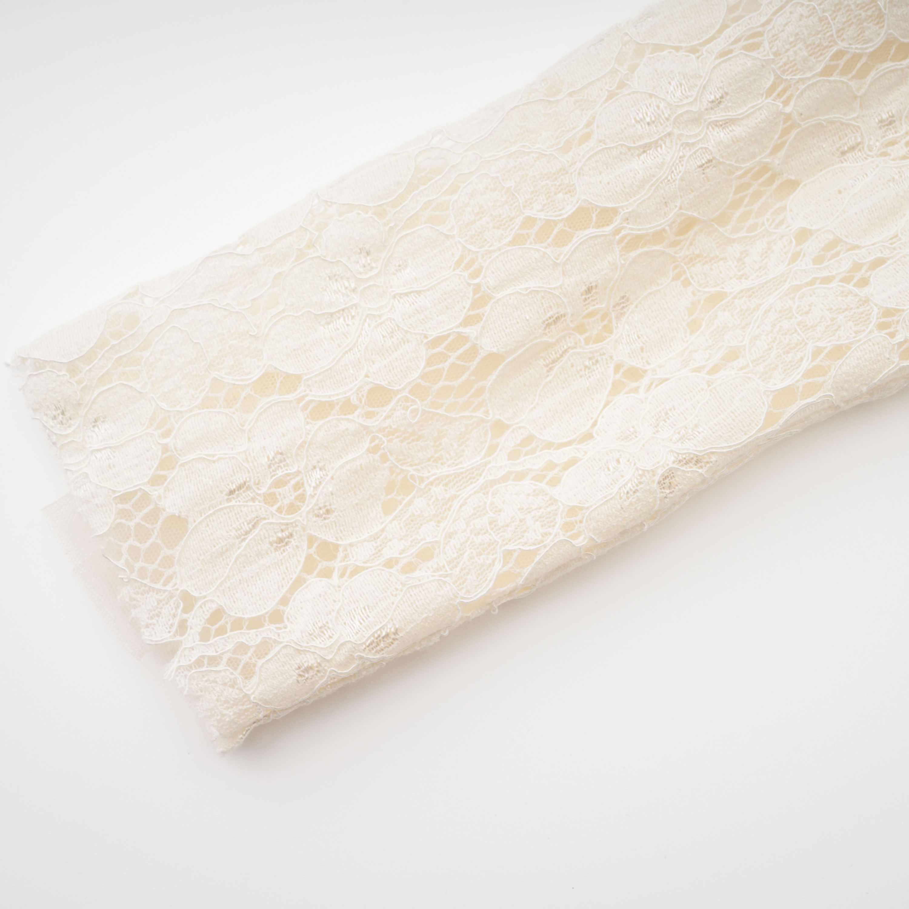 فستان ماكسي كورسيه من الدانتيل الأبيض من Celina