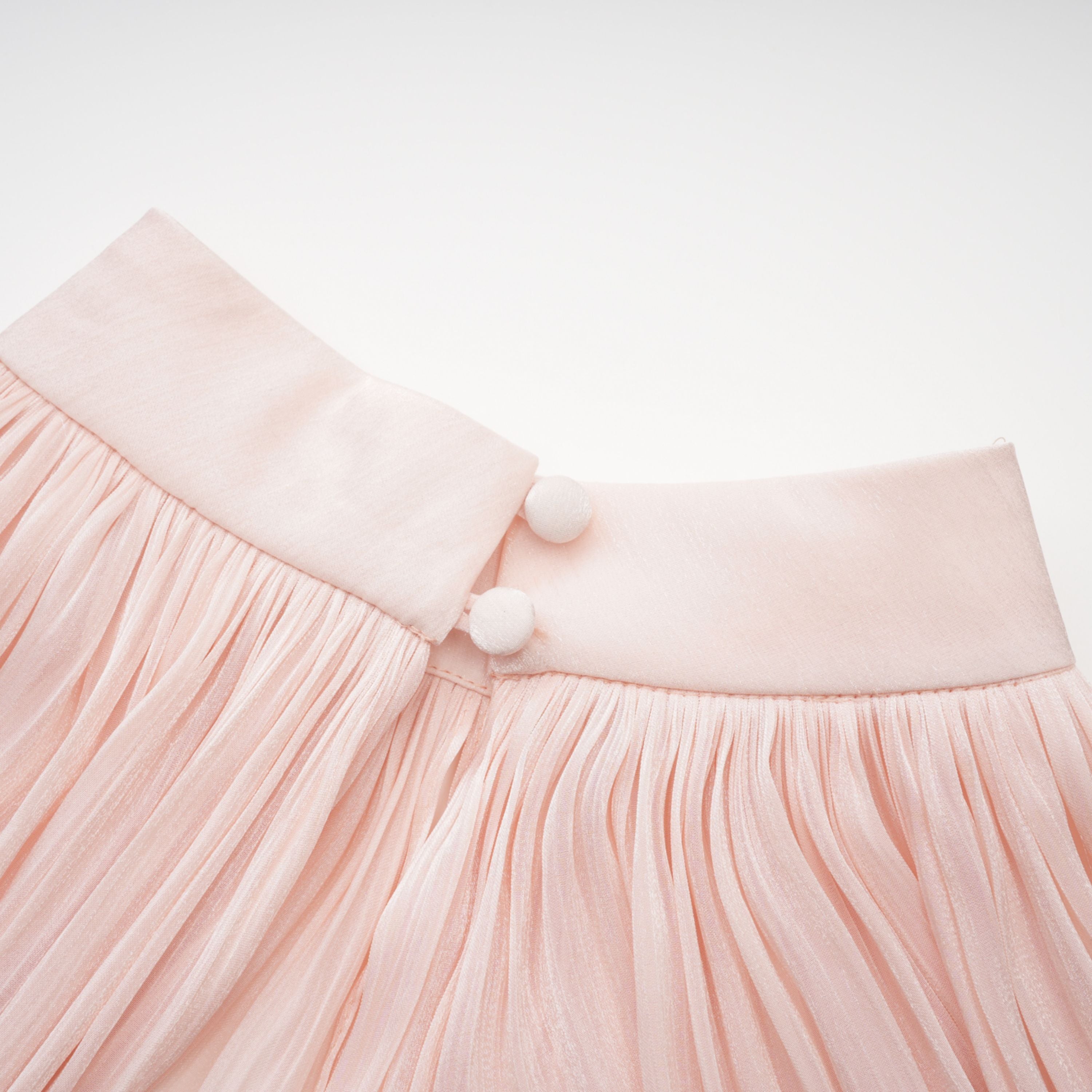 طقم رداء ورداء لامع باللون الوردي من Bernice