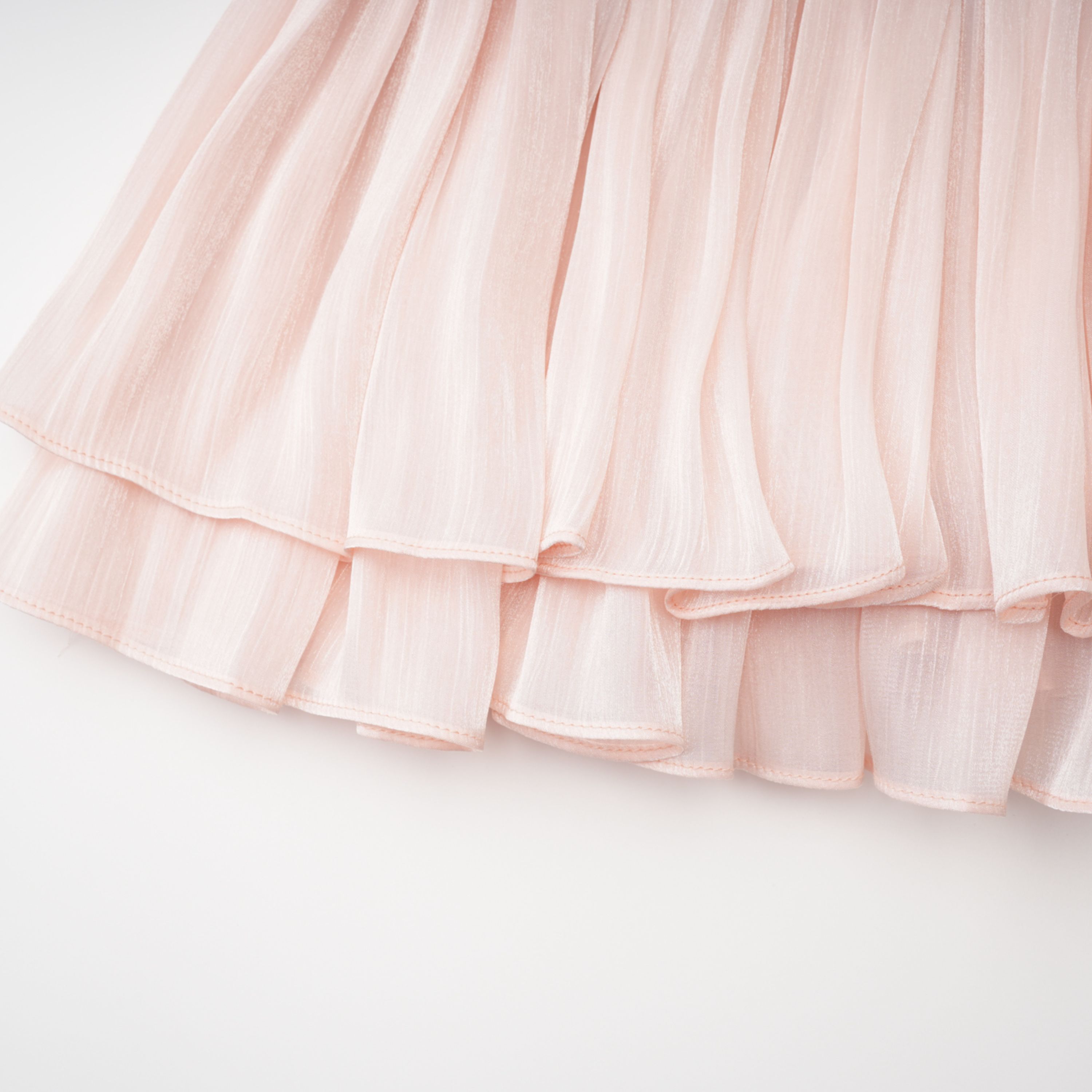 طقم رداء ورداء لامع باللون الوردي من Bernice