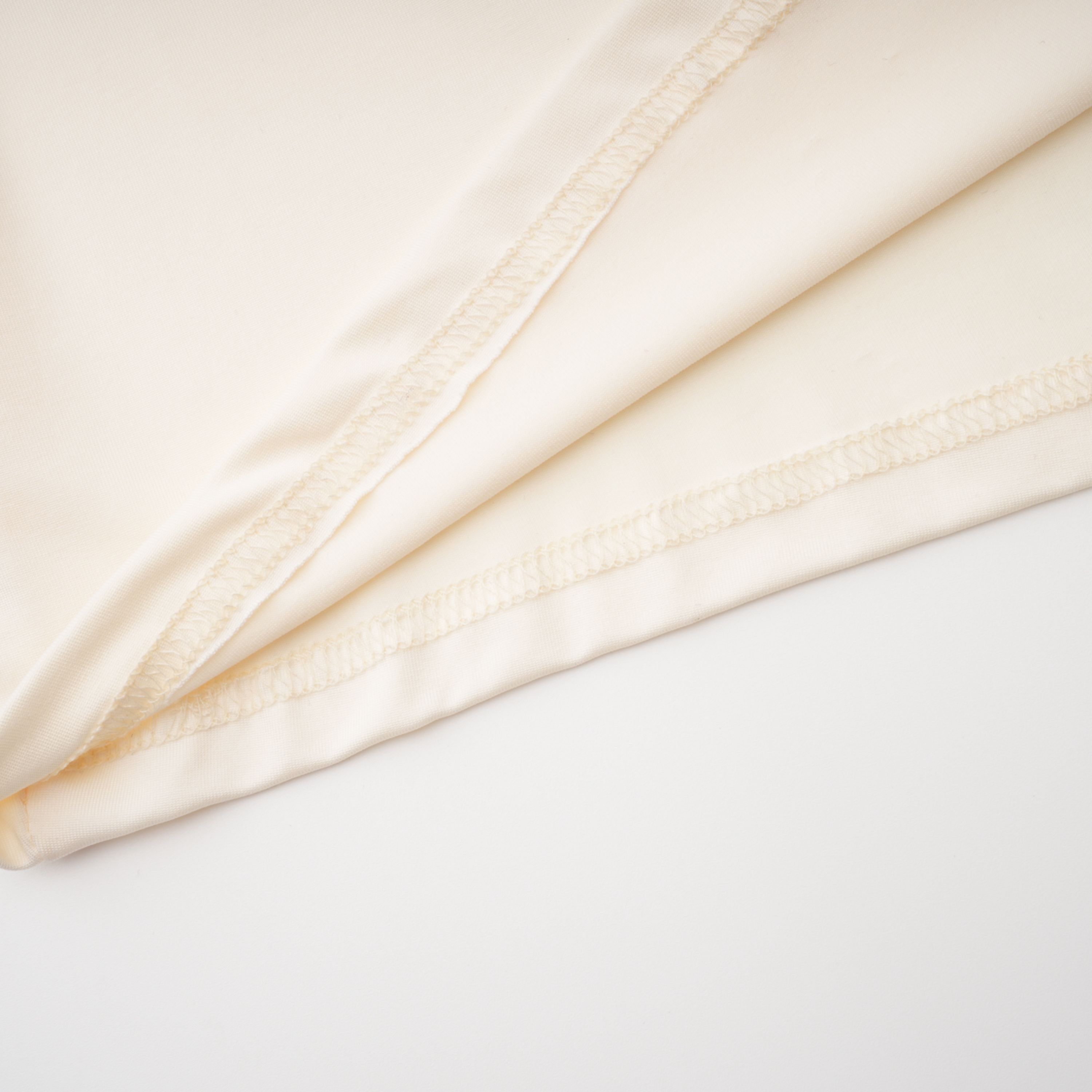 فستان طويل مزين بزخارف من هارييت وايت