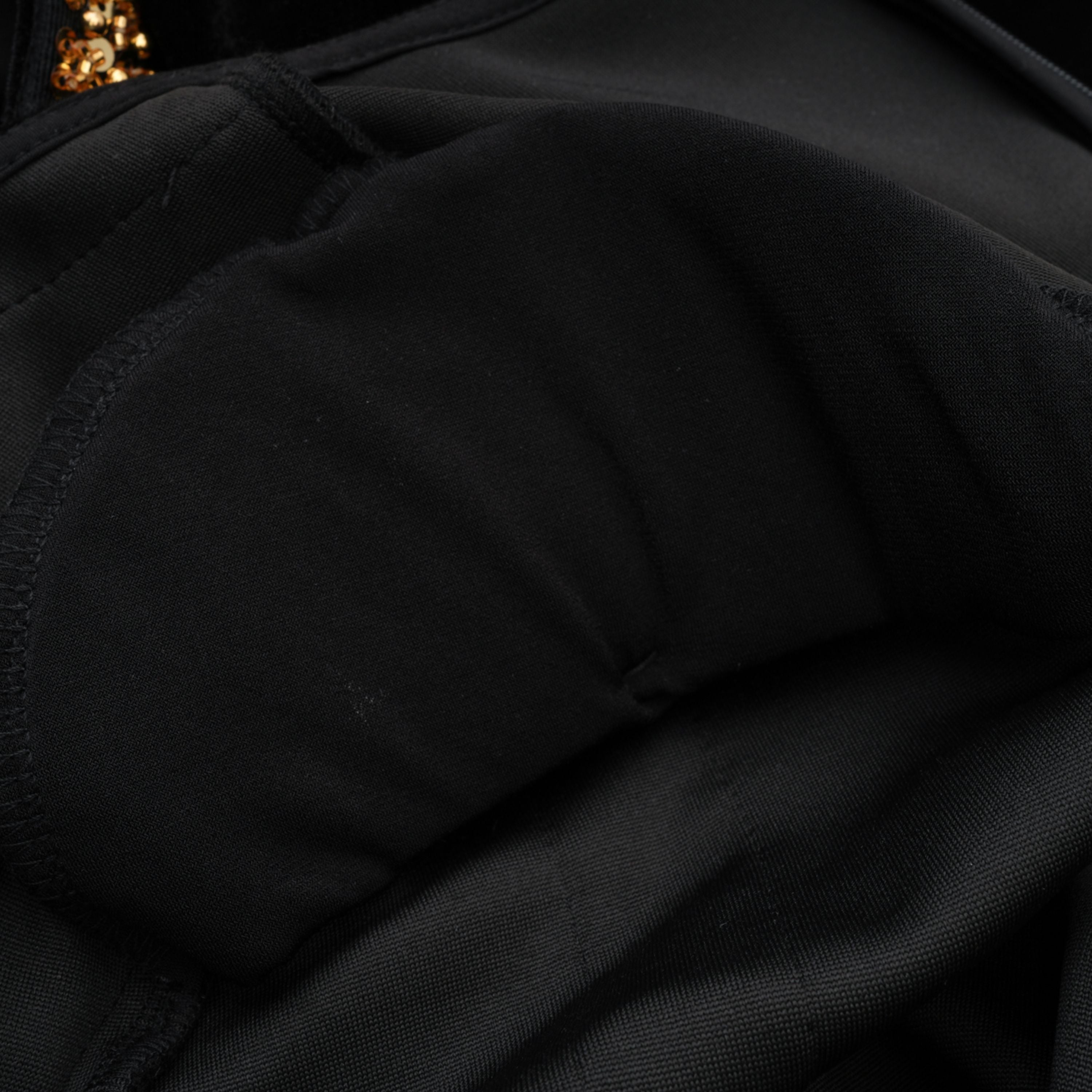 فستان طويل من المخمل المزخرف