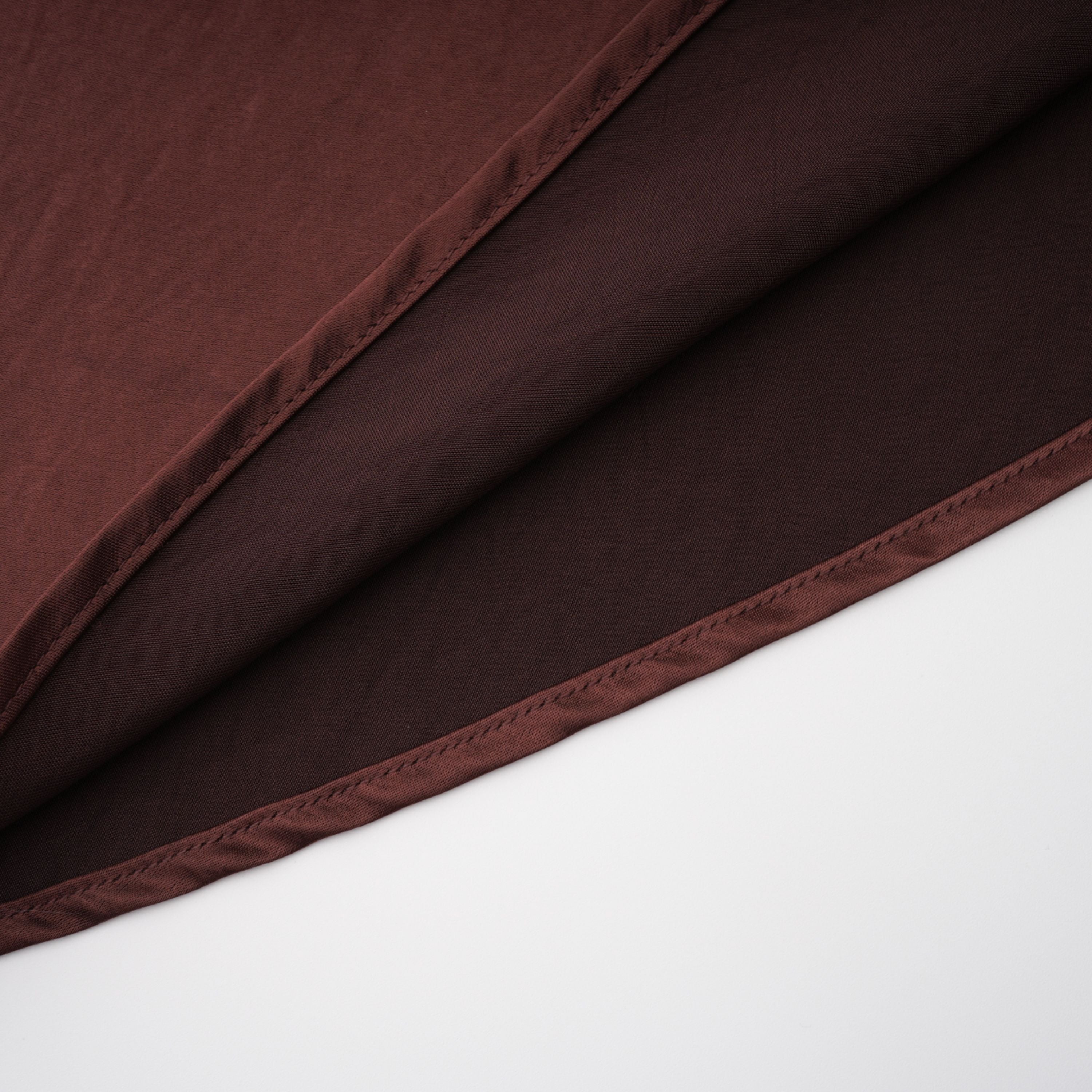 فستان طويل غير متماثل من الساتان مع كشكش من Luisa Brown