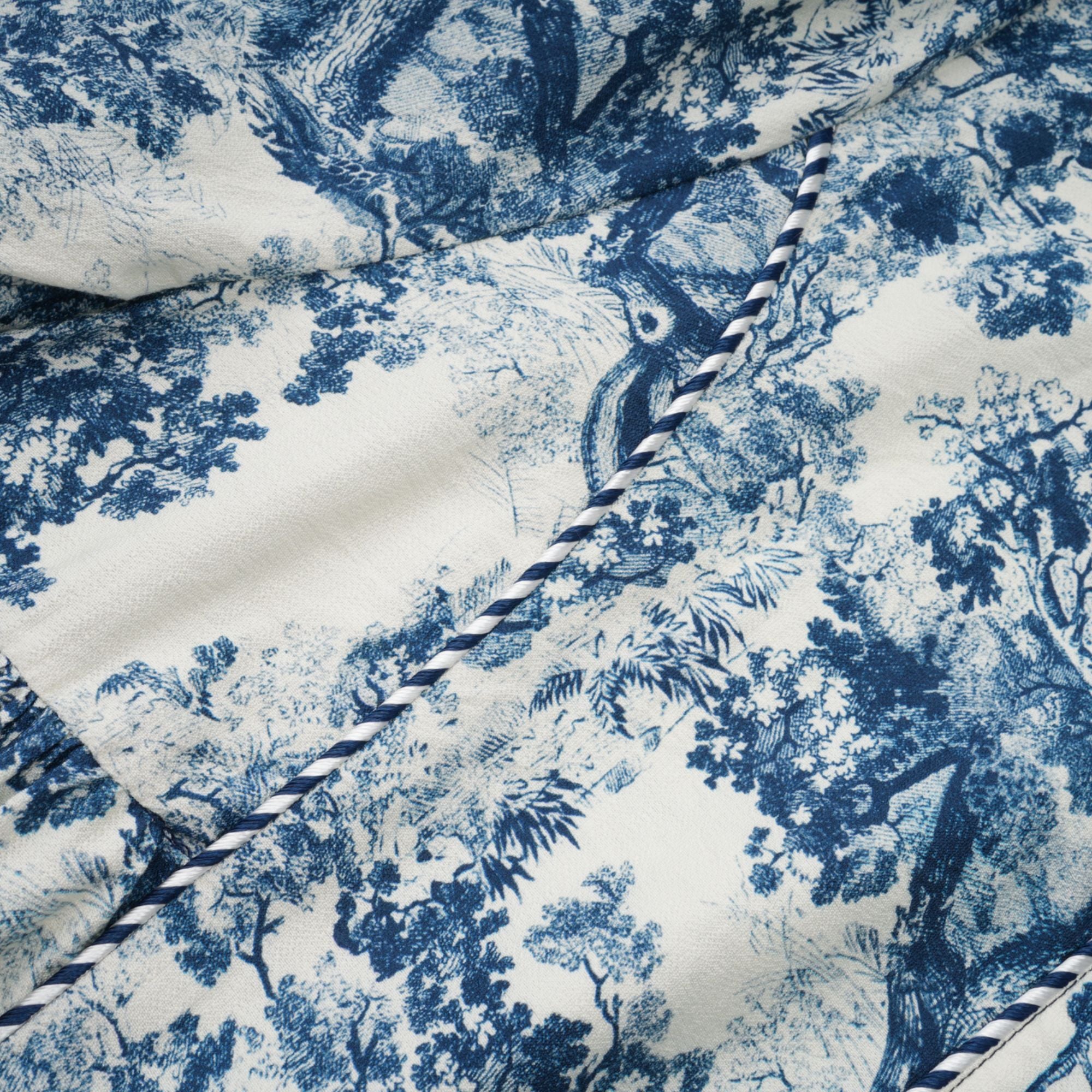 فستان ميدي بطبعة جرافيكية من Adélaïde باللون الأزرق (بيع نهائي - الولايات المتحدة فقط)