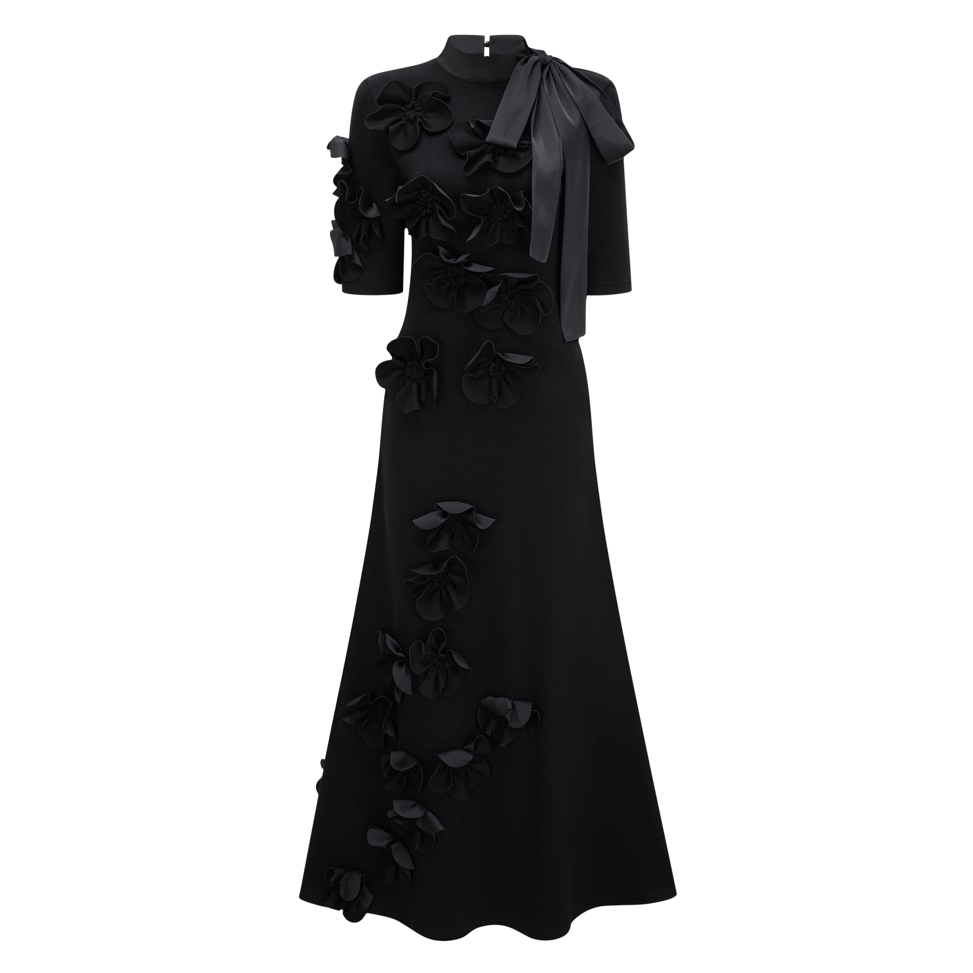 فستان طويل مزين بزخارف زهور وإكسسوارات سوداء من Isidora