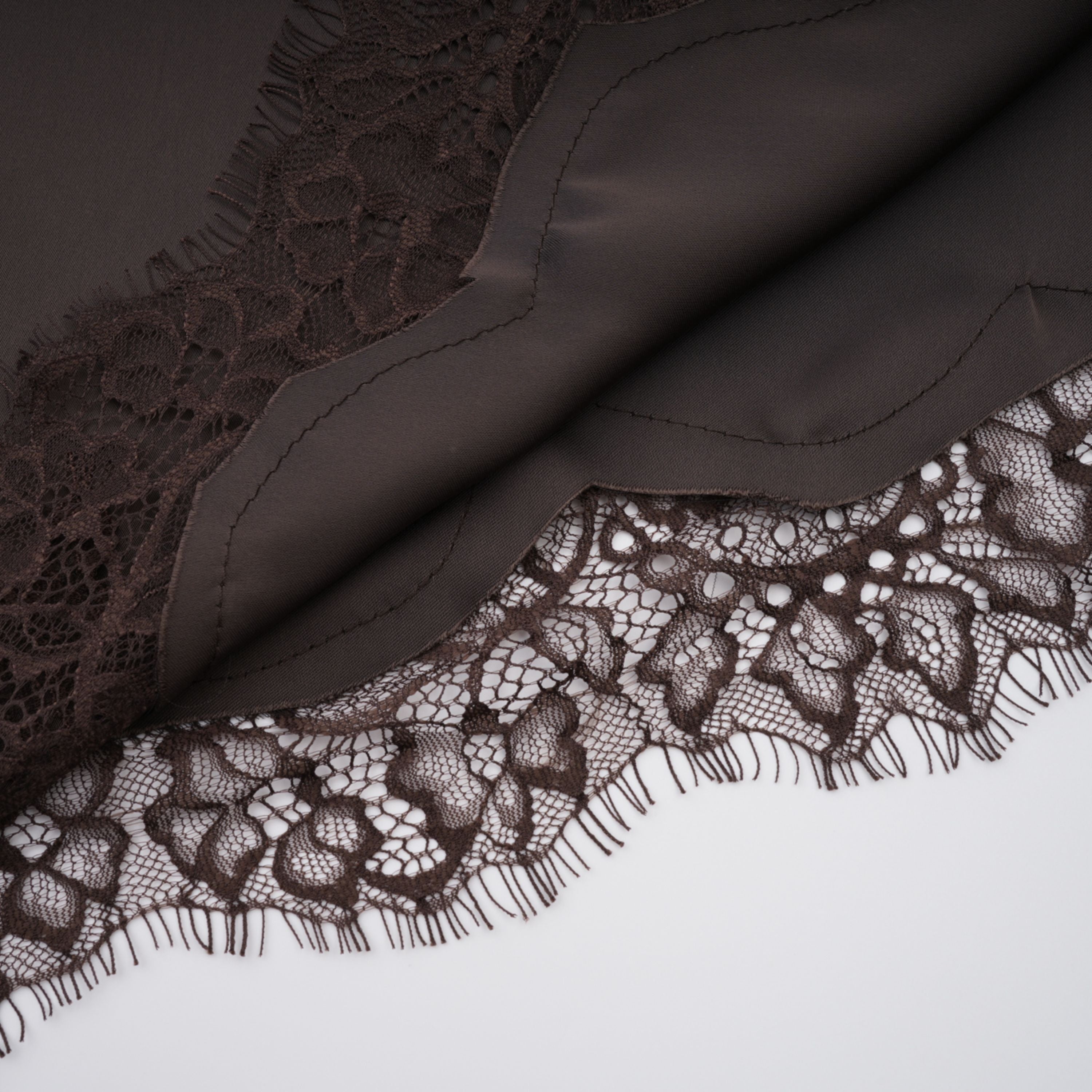 فستان هنريك براون بزخارف من الدانتيل