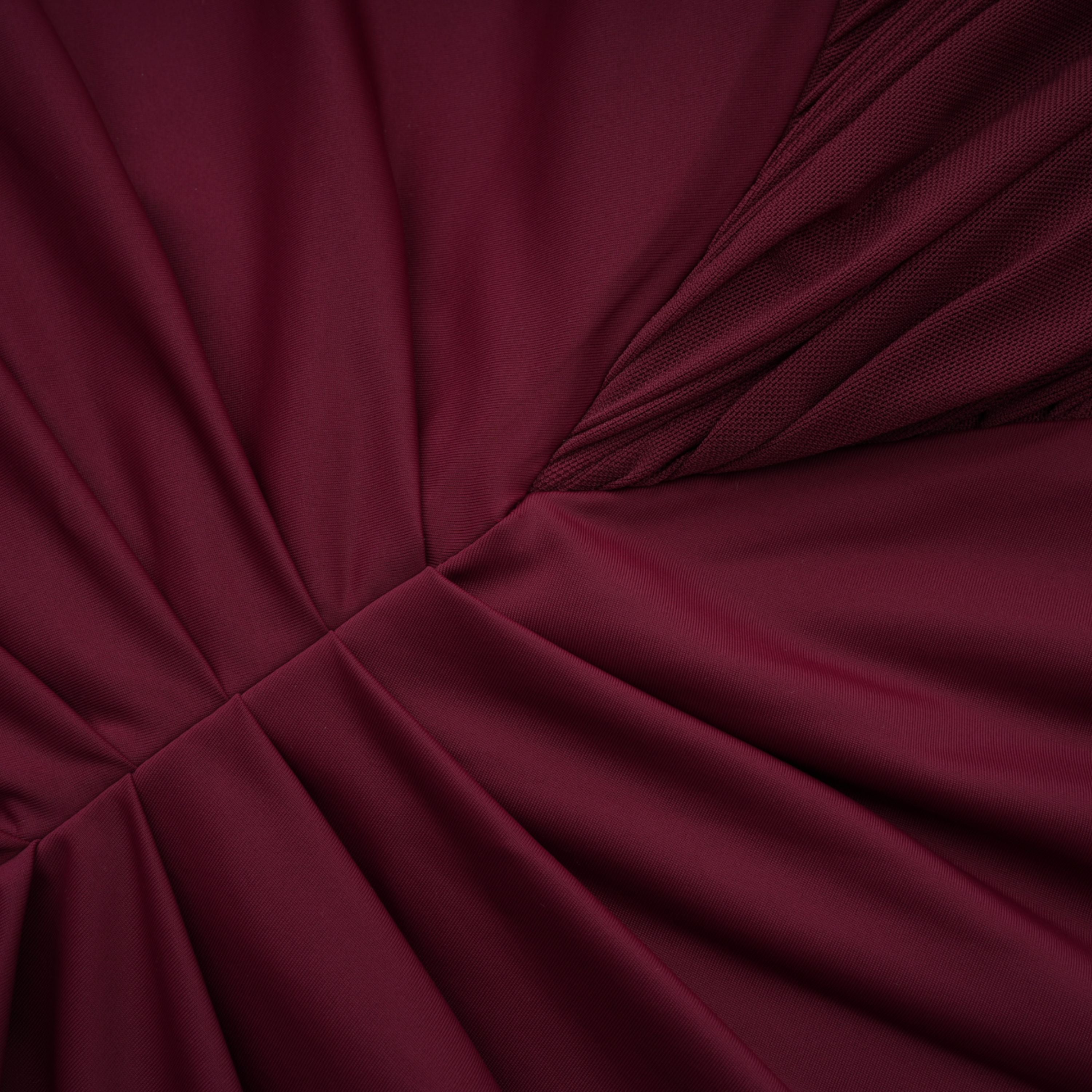 فستان ماكسي طويل بكتفين مكشوفين من Eléa Red