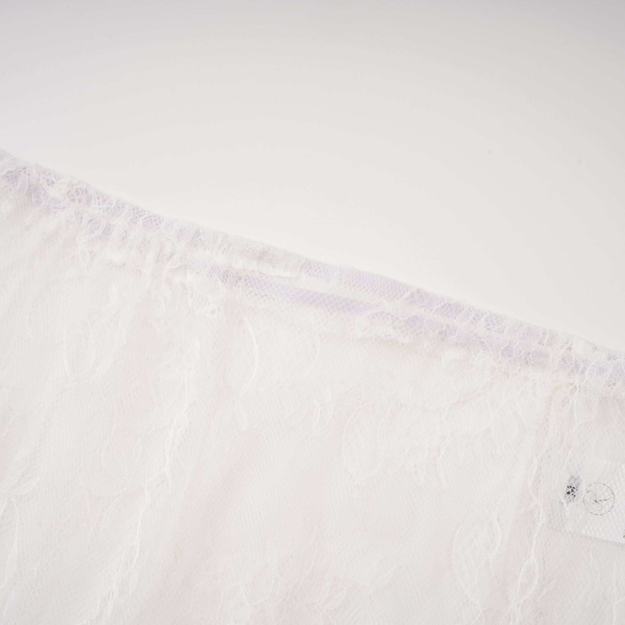 طقم سترة و تنورة من الدانتيل