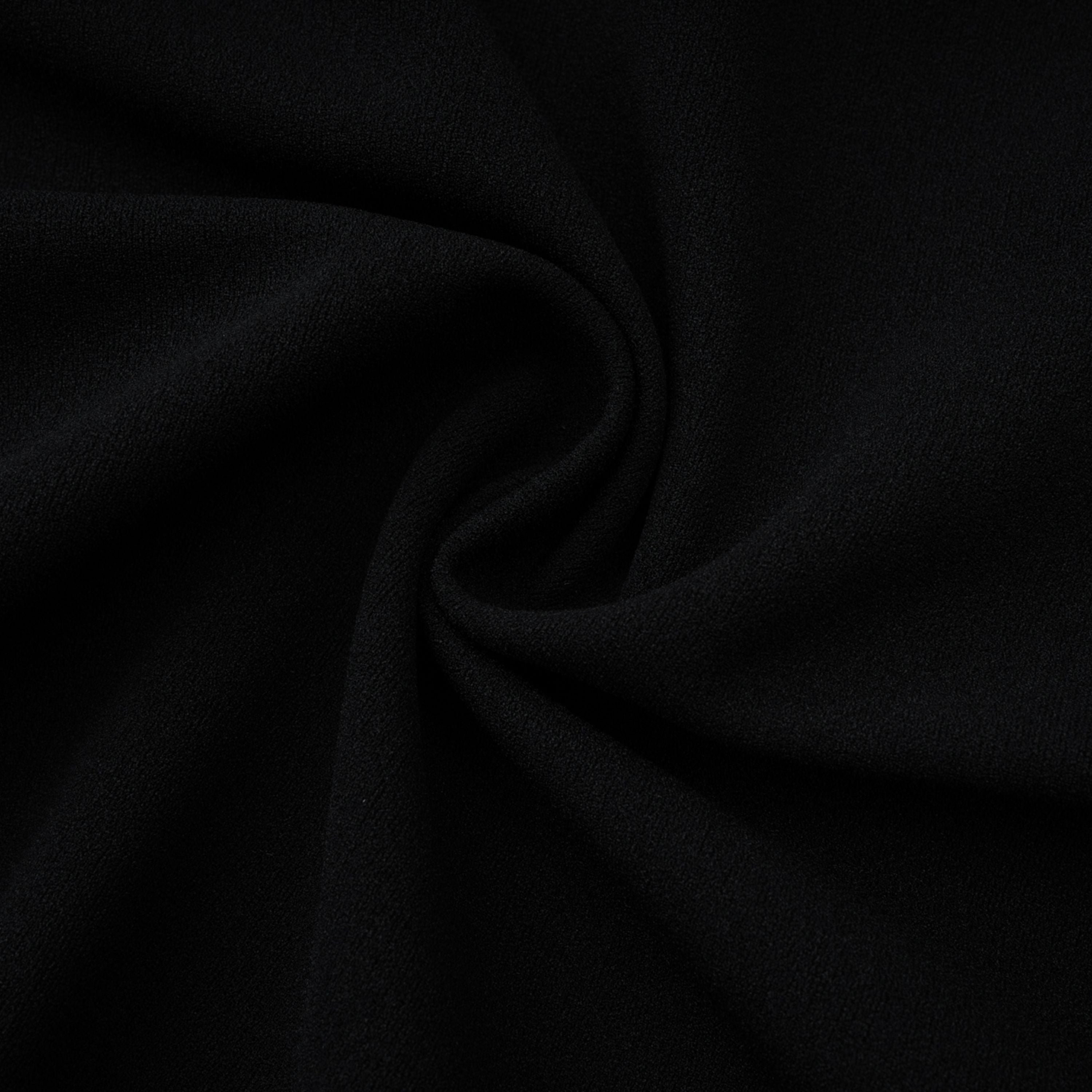 فستان طويل أسود برقبة حبال وفتحات من Kaelin