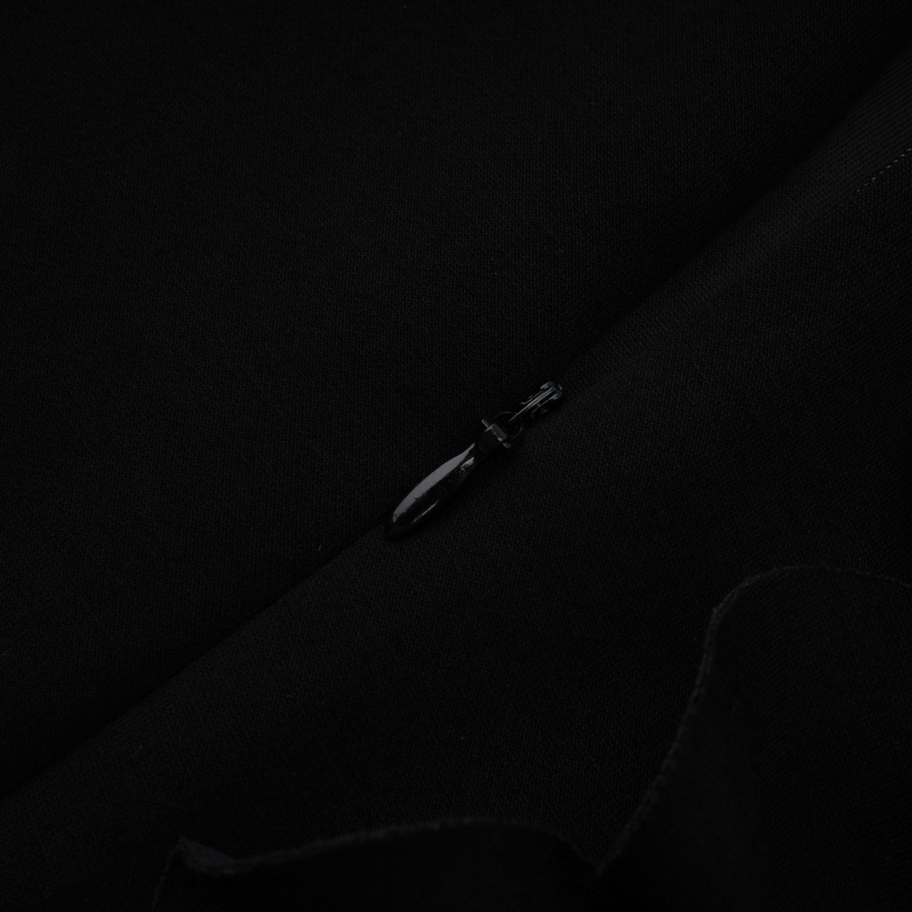 فستان طويل مزين بزخارف زهور وإكسسوارات سوداء من Isidora