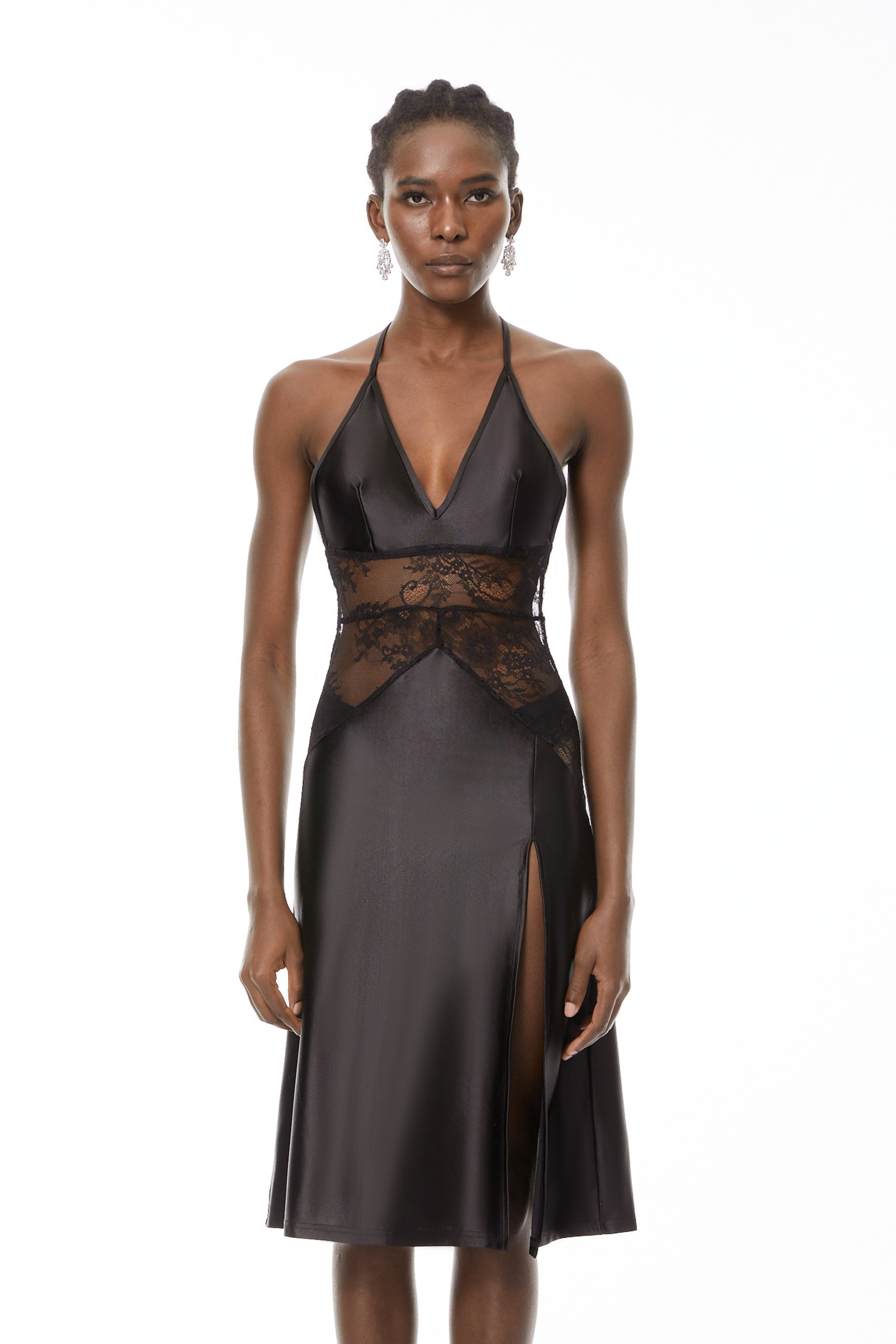 فستان ميدي من دنيسا بالدانتيل الأسود