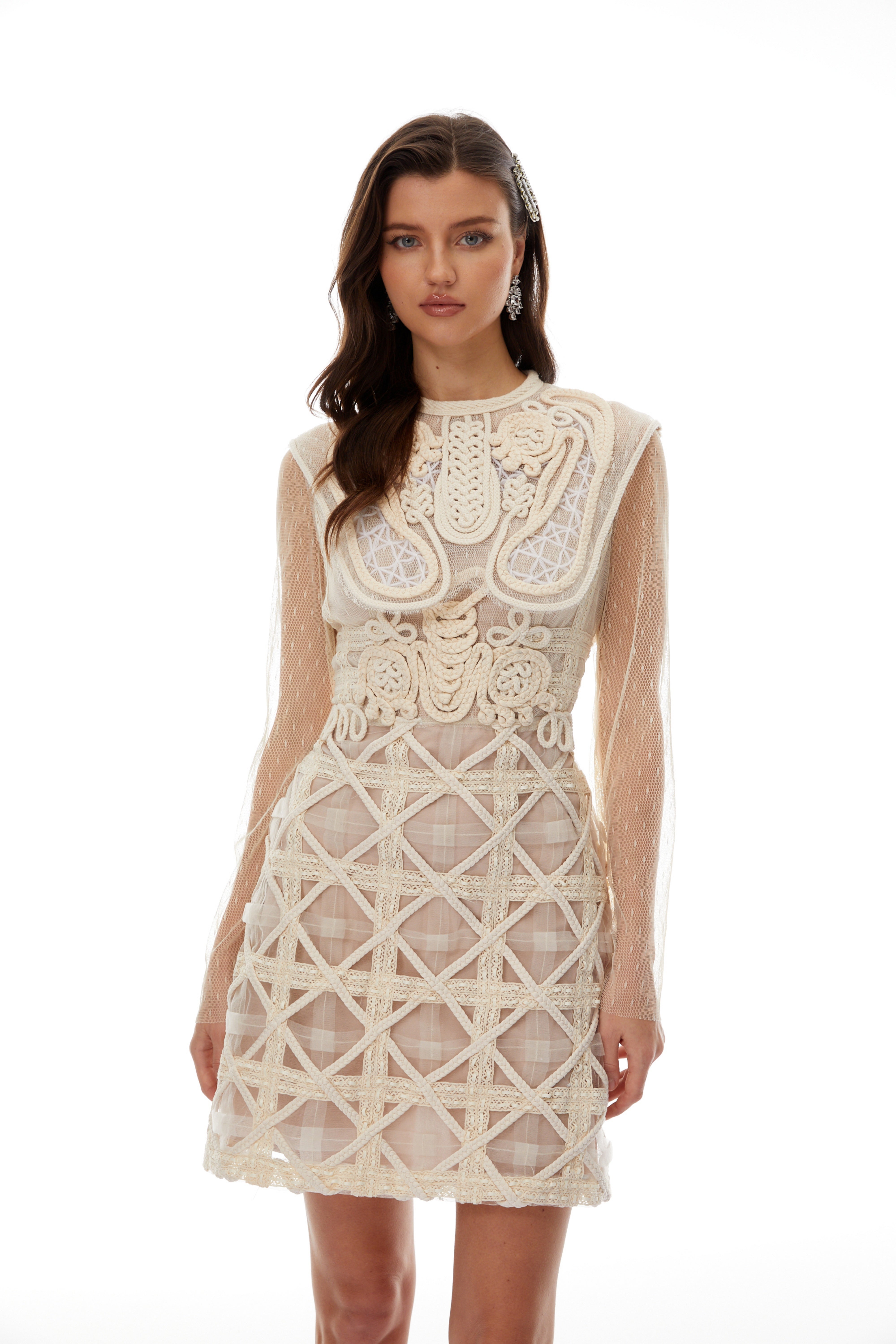 فستان قصير مزين بزخارف كروشيه من Elena White