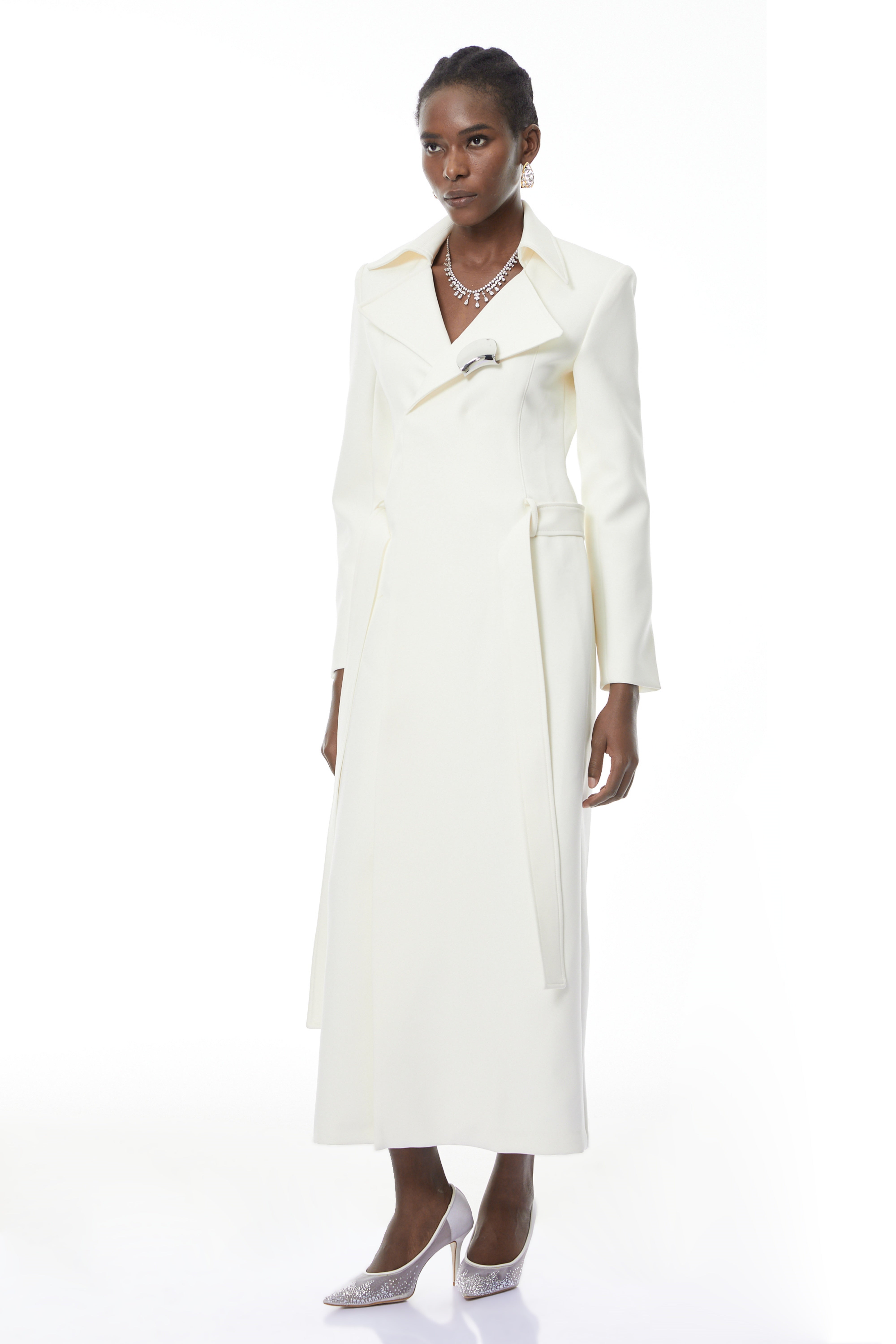 معطف طويل مزين باللون البني الفاتح