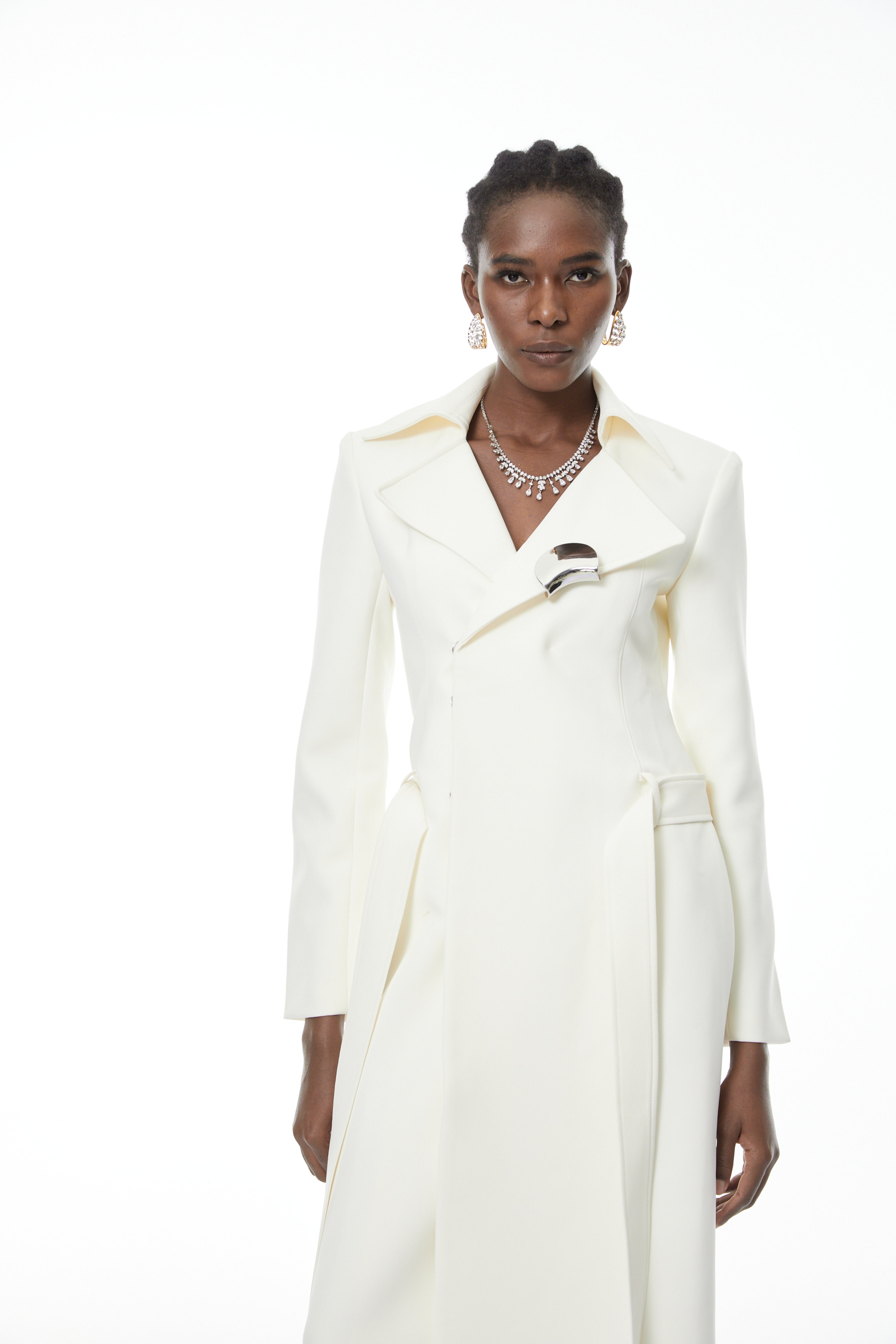 معطف طويل مزين باللون البني الفاتح