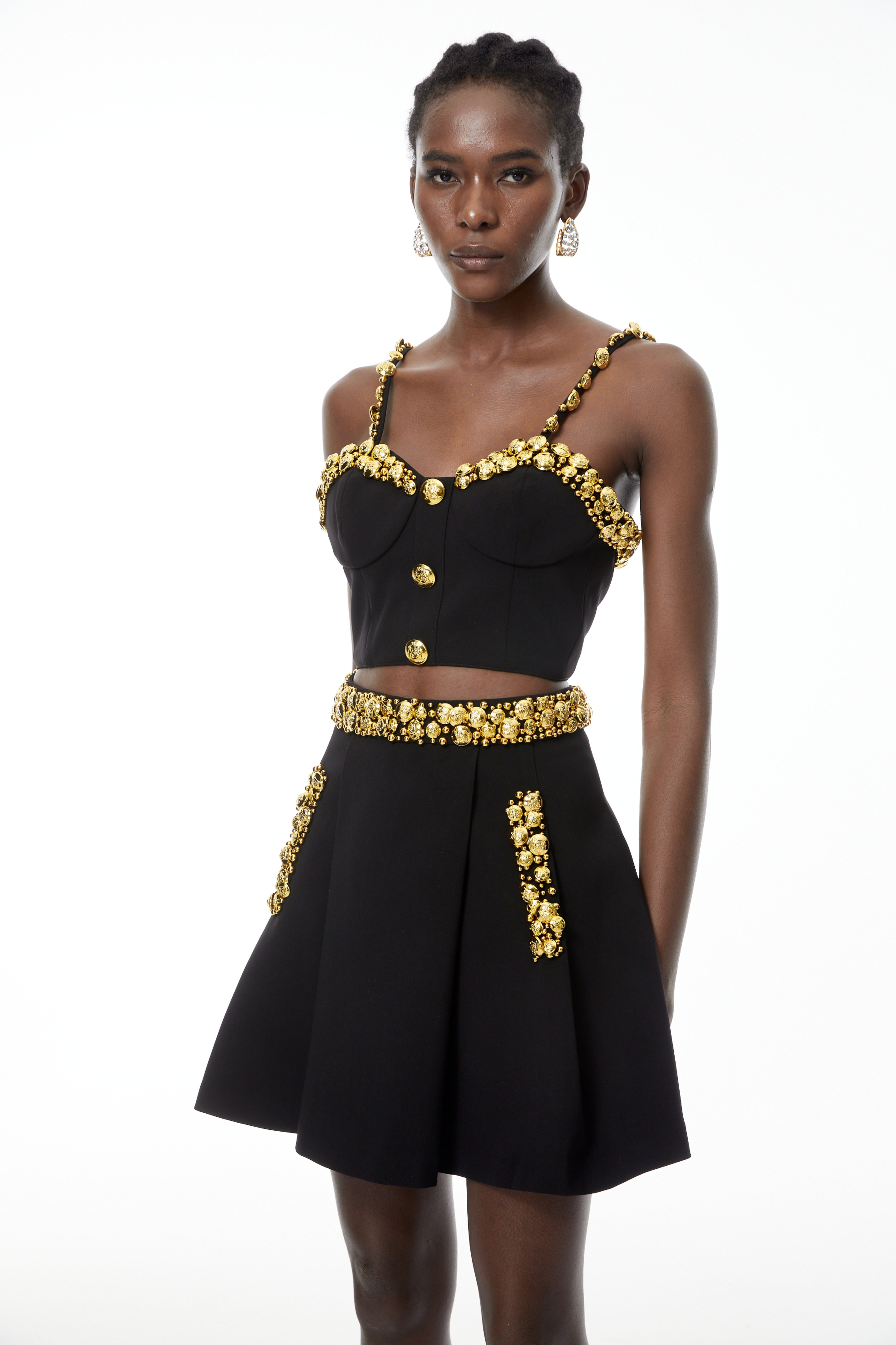 طقم كوكا أسود من قميص و تنورة قصيرة مع أزرار