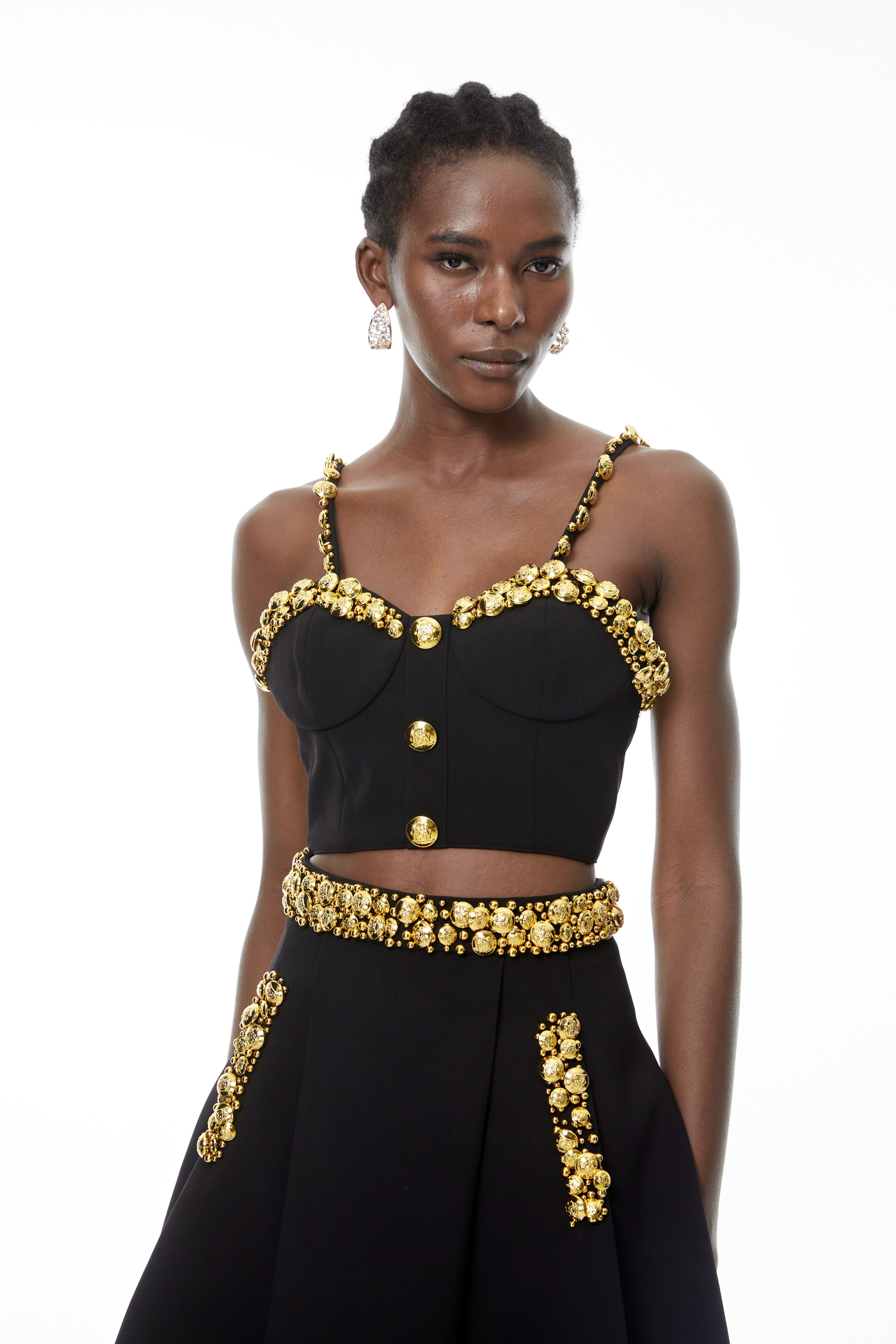 طقم كوكا أسود من قميص و تنورة قصيرة مع أزرار