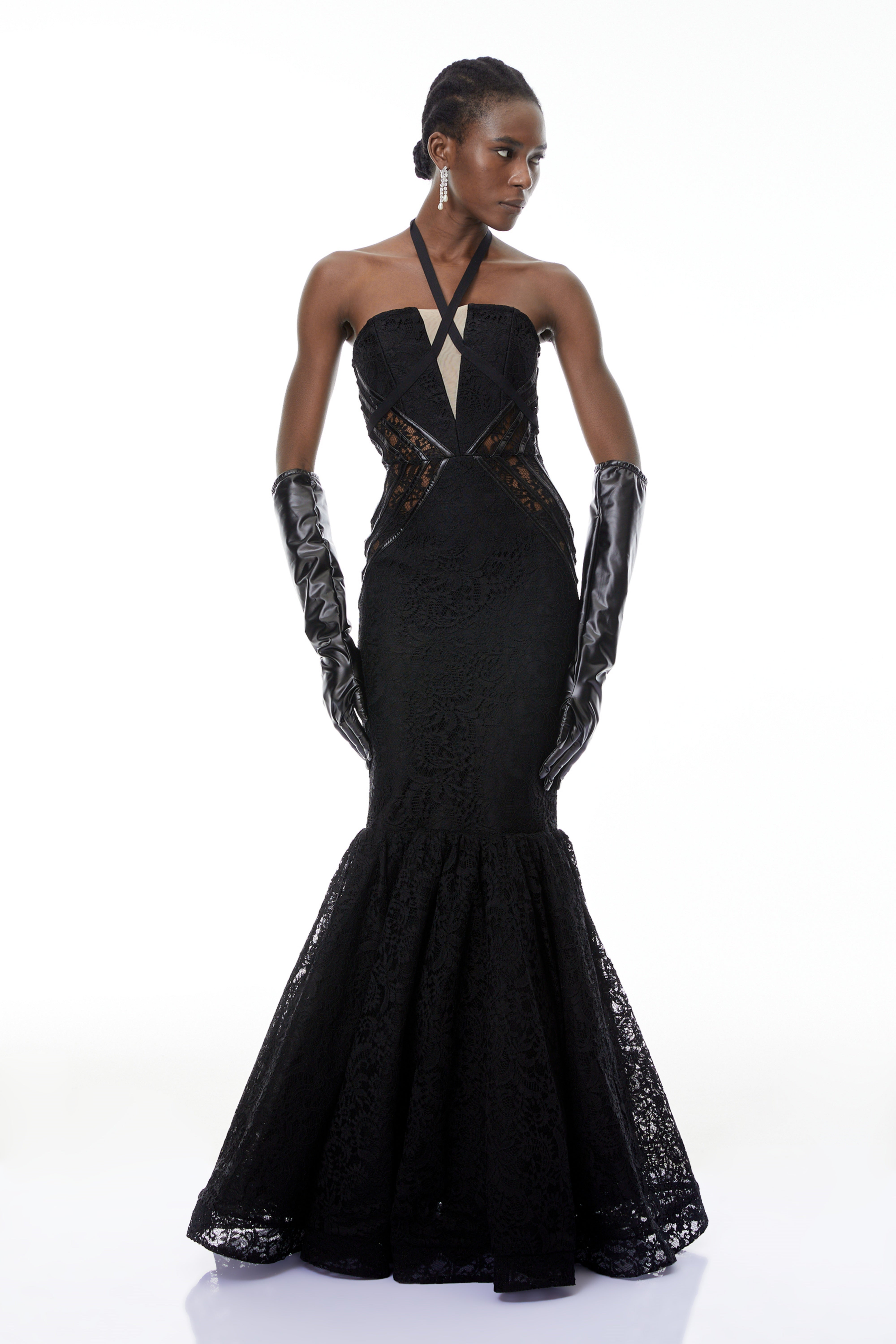 فستان طويل برقبة حورية البحر باللون الأسود من Letiția