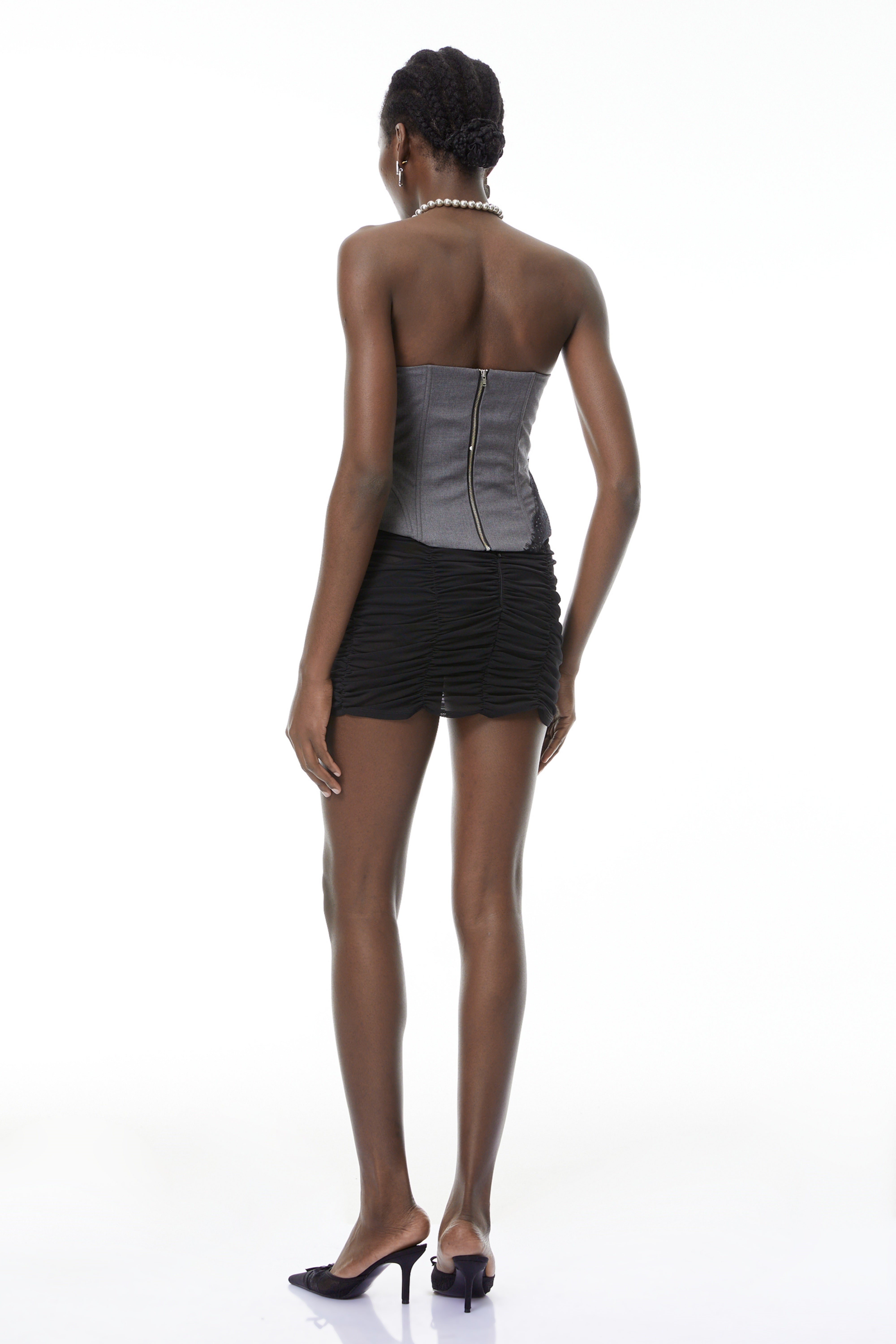 بلوزة ليليان رمادية بلونين مع أجزاء من الدانتيل