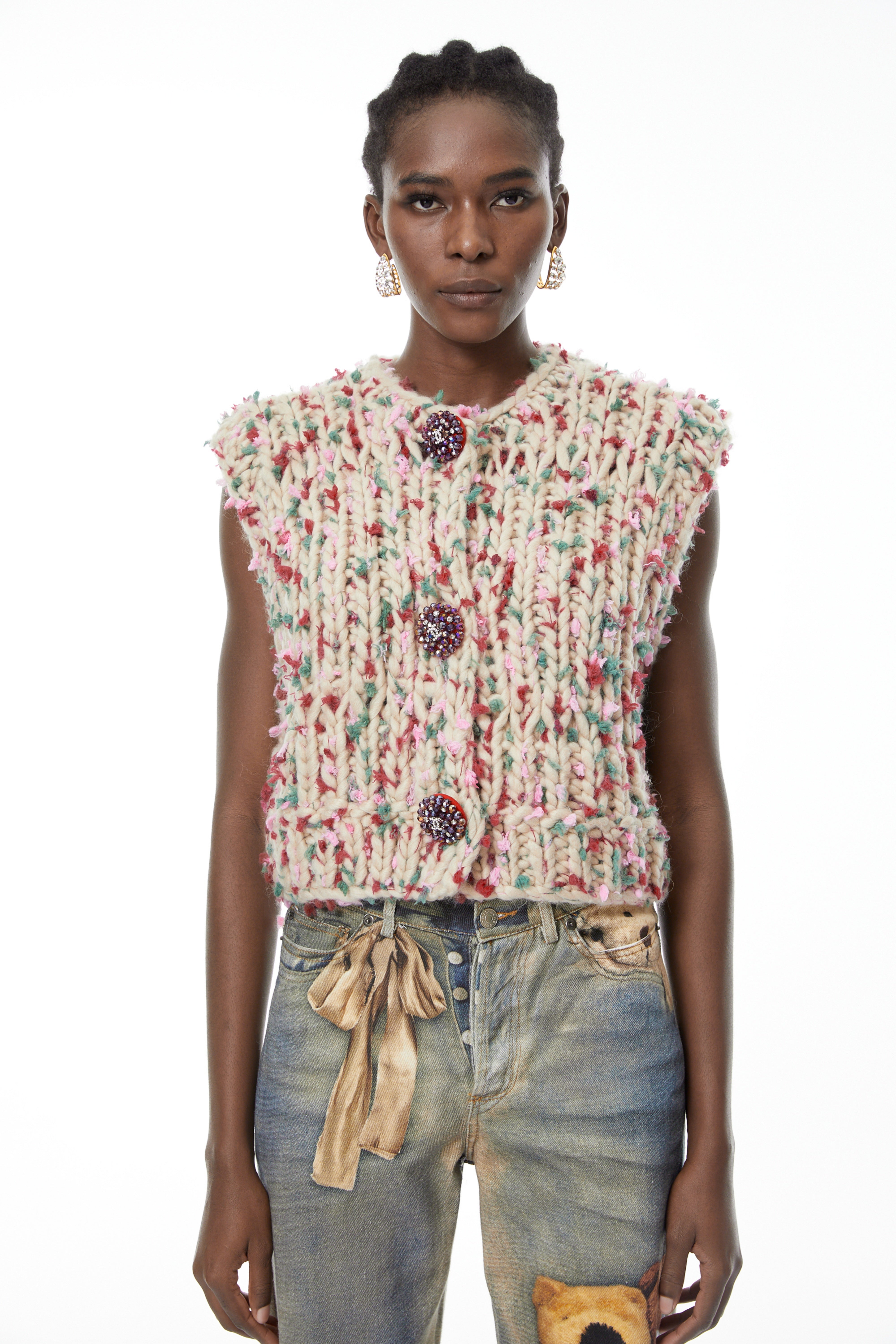 سترة صوفية مزينة بنقوش زهور محايدة من ميليساند