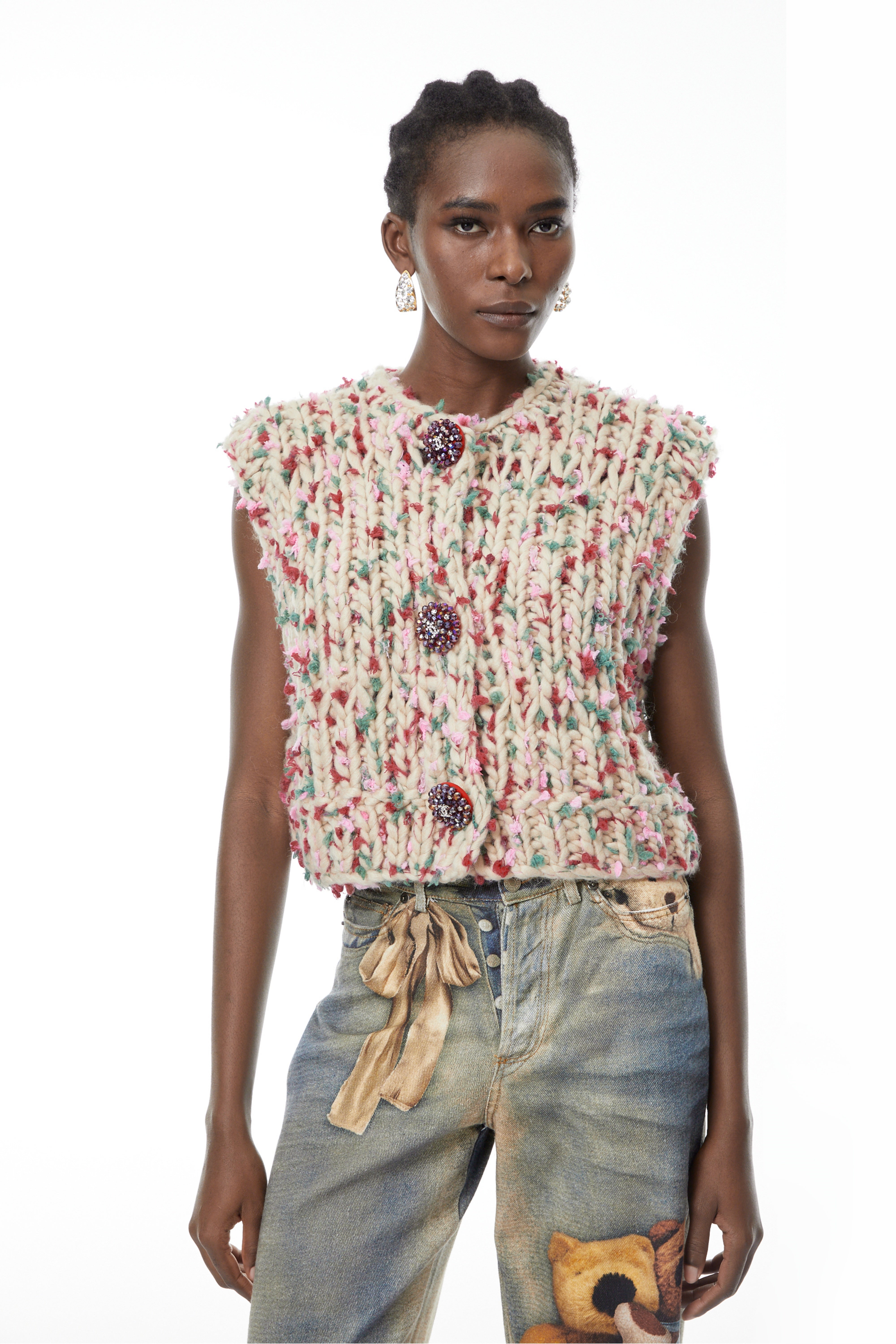 سترة صوفية مزينة بنقوش زهور محايدة من ميليساند